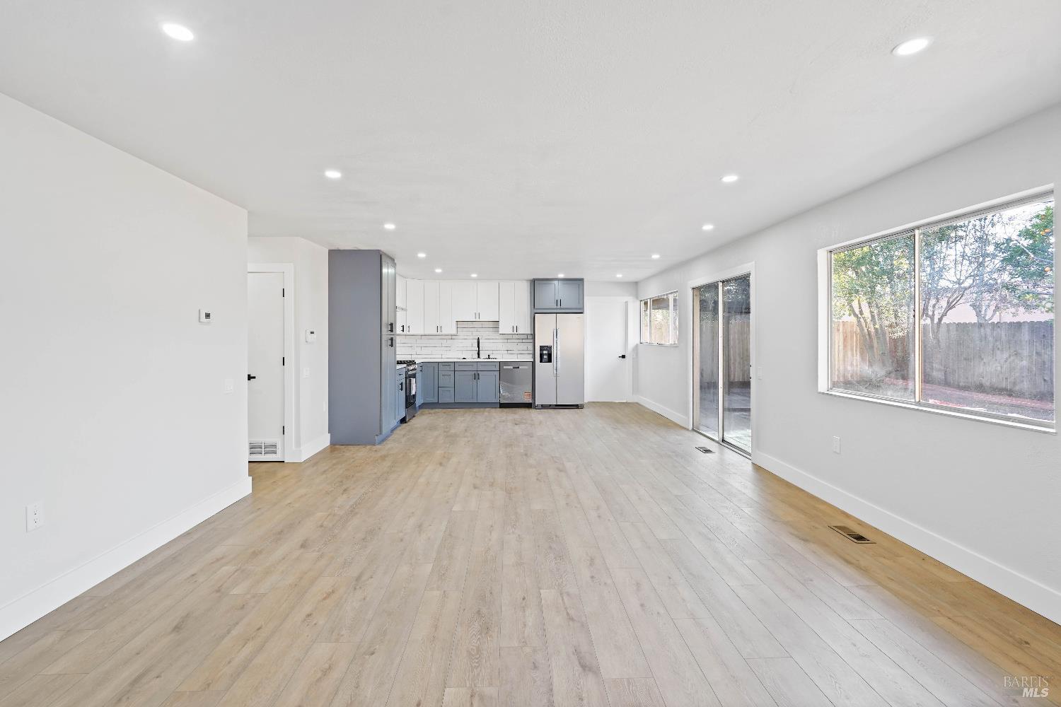 Detail Gallery Image 8 of 33 For 154 Rainier Cir, Vacaville,  CA 95687 - 3 Beds | 2 Baths