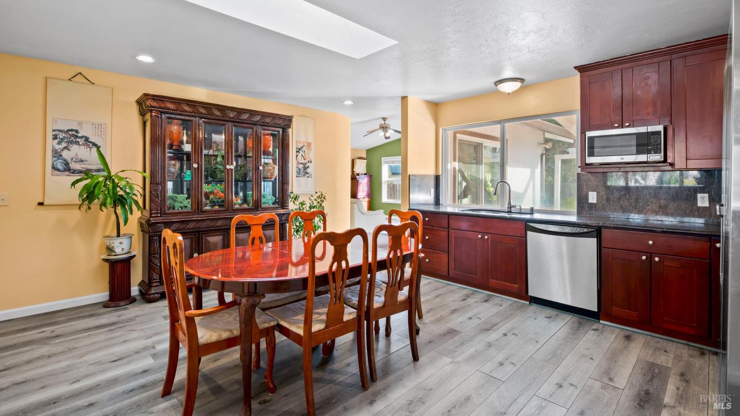 Detail Gallery Image 7 of 32 For 5036 Algiers Ave, Santa Rosa,  CA 95409 - 4 Beds | 3 Baths