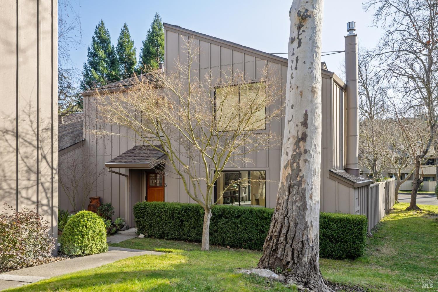 Detail Gallery Image 2 of 70 For 3 Chapparal Ct, Novato,  CA 94949 - 4 Beds | 2/1 Baths