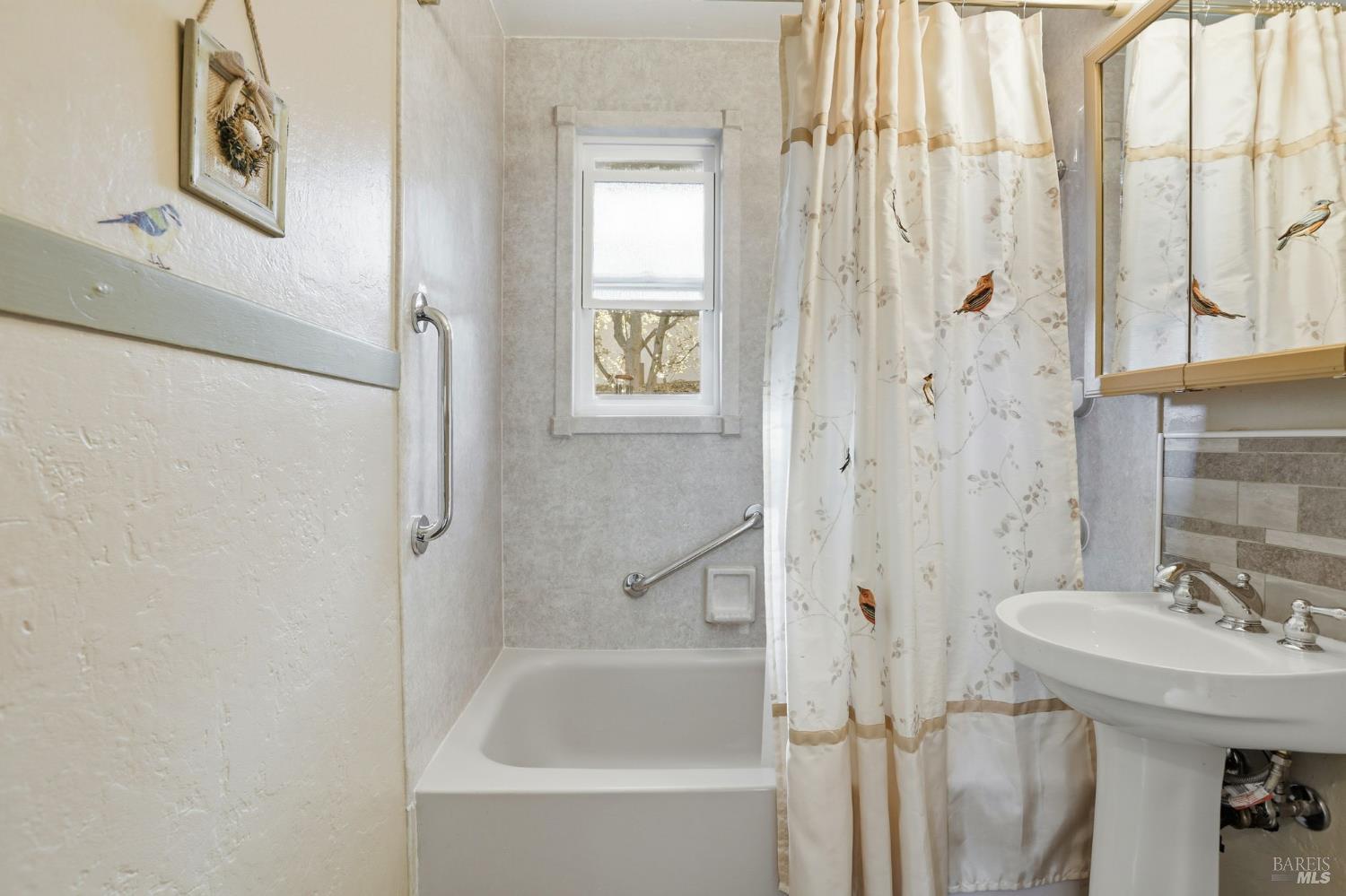 Detail Gallery Image 13 of 20 For 49 Livingston Ct, Novato,  CA 94949 - 2 Beds | 1 Baths