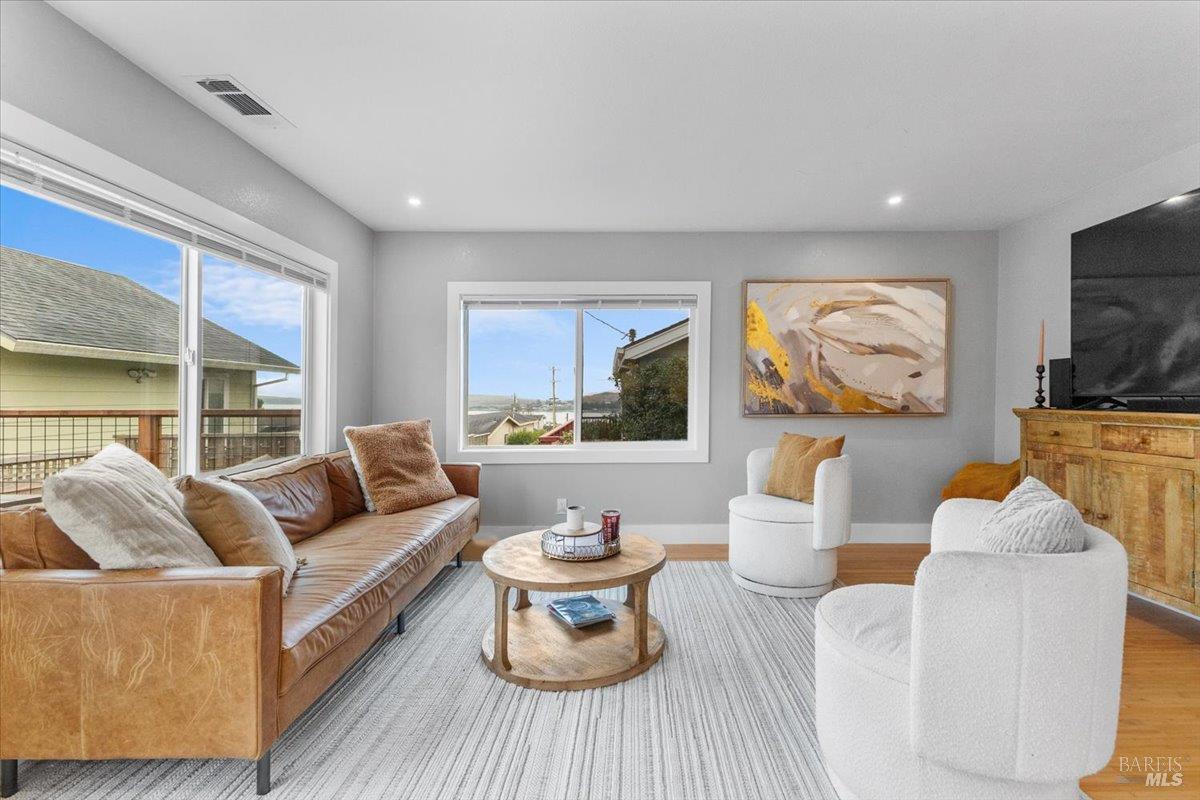 Detail Gallery Image 13 of 39 For 1235 Bay View St, Bodega Bay,  CA 94923 - 3 Beds | 2 Baths