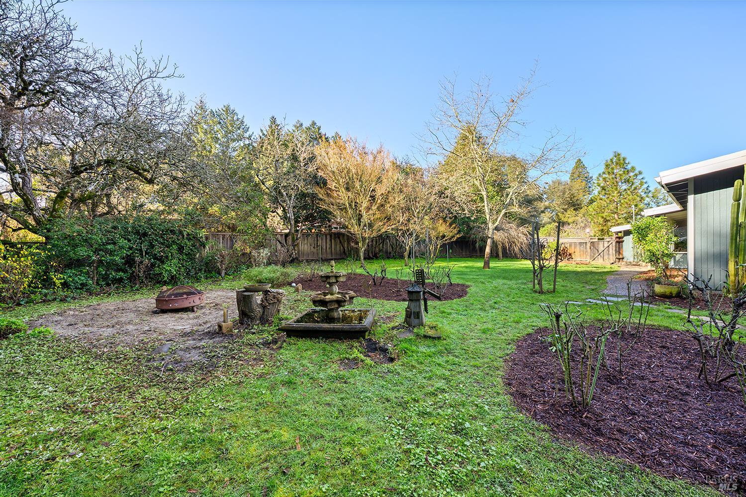 Detail Gallery Image 37 of 69 For 1417 Deer Ln, Sebastopol,  CA 95472 - 4 Beds | 2/1 Baths