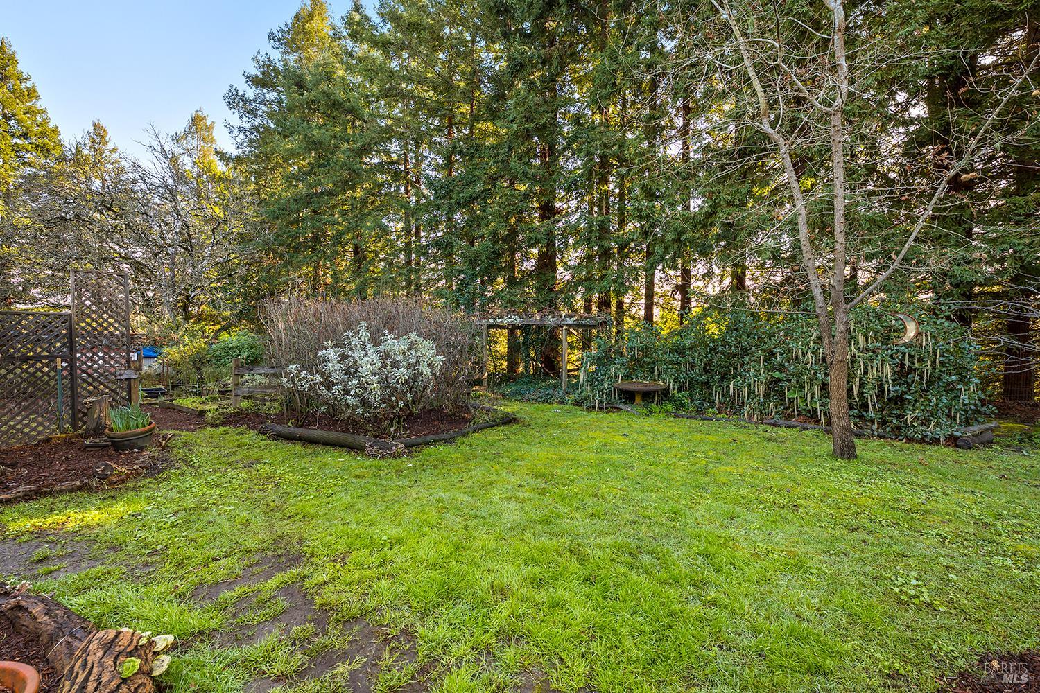 Detail Gallery Image 42 of 69 For 1417 Deer Ln, Sebastopol,  CA 95472 - 4 Beds | 2/1 Baths