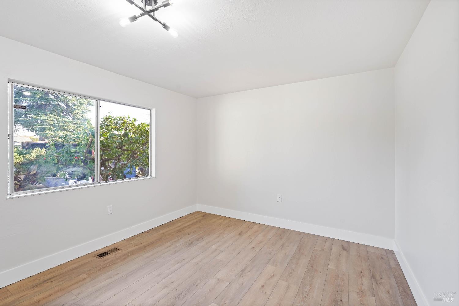 Detail Gallery Image 15 of 33 For 154 Rainier Cir, Vacaville,  CA 95687 - 3 Beds | 2 Baths