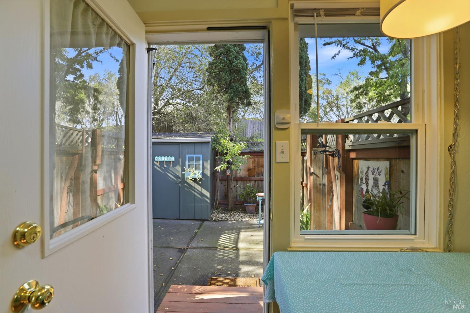 Detail Gallery Image 15 of 20 For 49 Livingston Ct, Novato,  CA 94949 - 2 Beds | 1 Baths