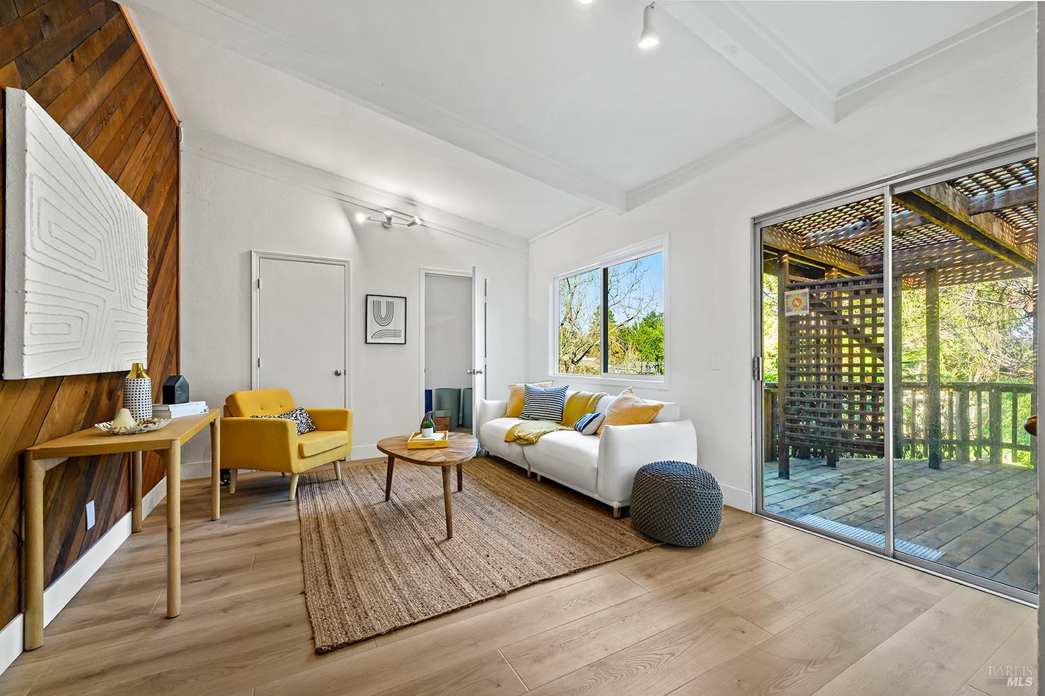 Detail Gallery Image 20 of 69 For 1417 Deer Ln, Sebastopol,  CA 95472 - 4 Beds | 2/1 Baths