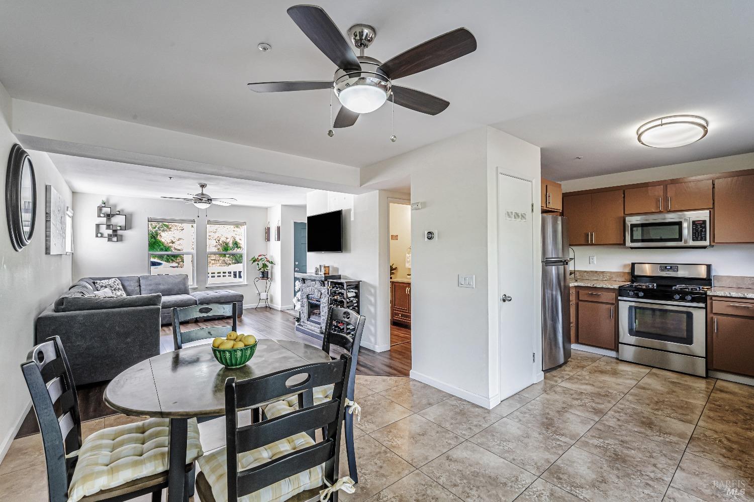 Detail Gallery Image 13 of 30 For 147 Quarry Rdgs, Healdsburg,  CA 95448 - 3 Beds | 1/1 Baths