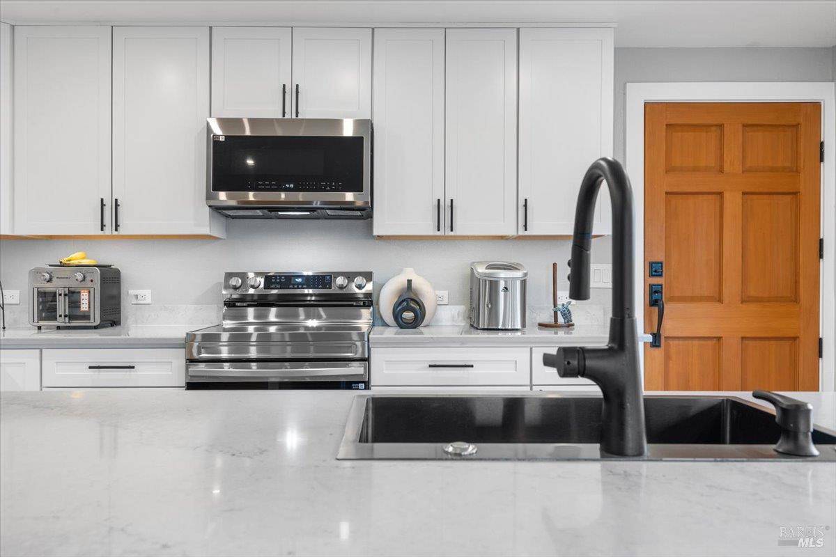 Detail Gallery Image 10 of 39 For 1235 Bay View St, Bodega Bay,  CA 94923 - 3 Beds | 2 Baths