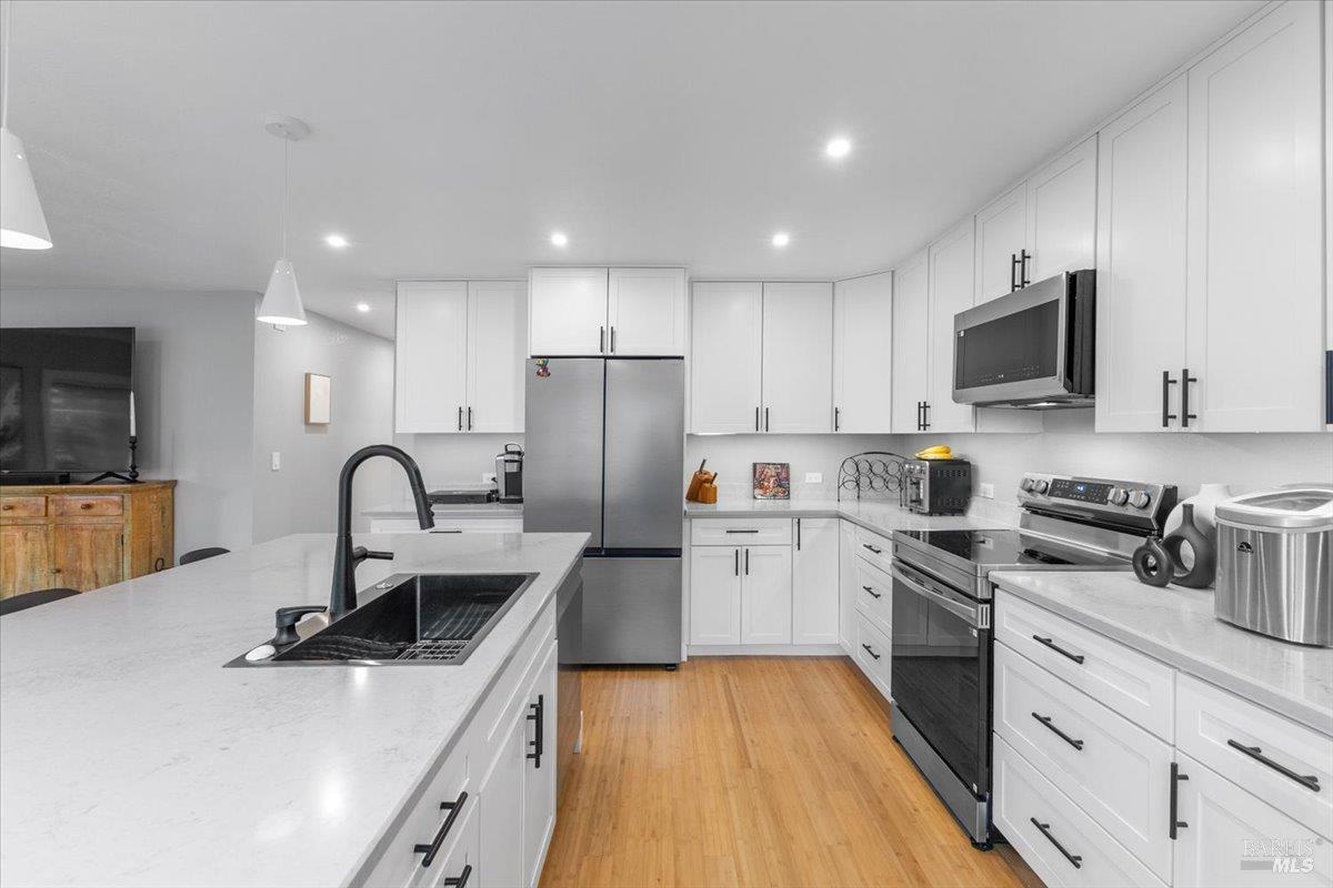 Detail Gallery Image 8 of 39 For 1235 Bay View St, Bodega Bay,  CA 94923 - 3 Beds | 2 Baths