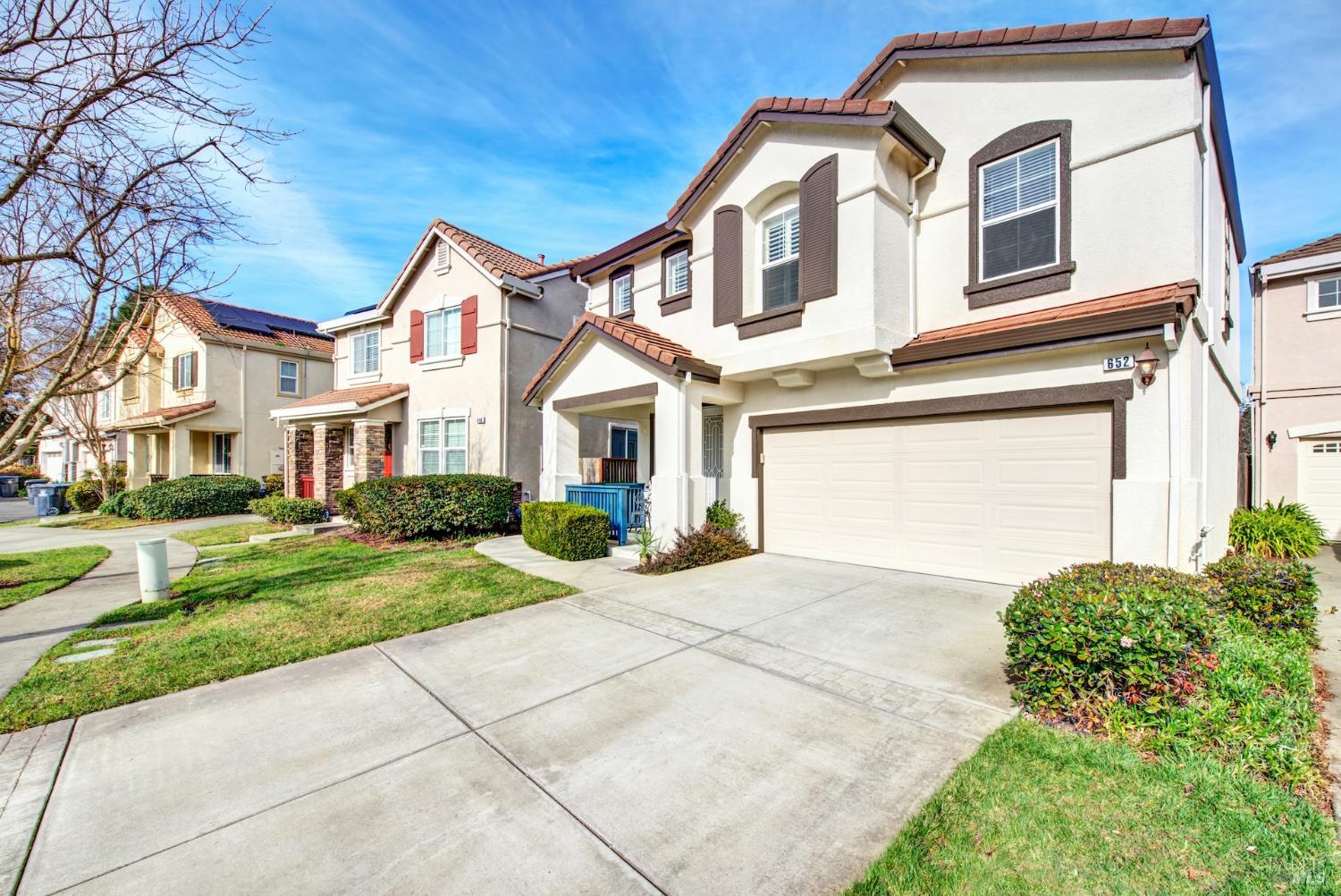 Detail Gallery Image 2 of 51 For 652 Greentree Cir, Fairfield,  CA 94534 - 4 Beds | 2/1 Baths