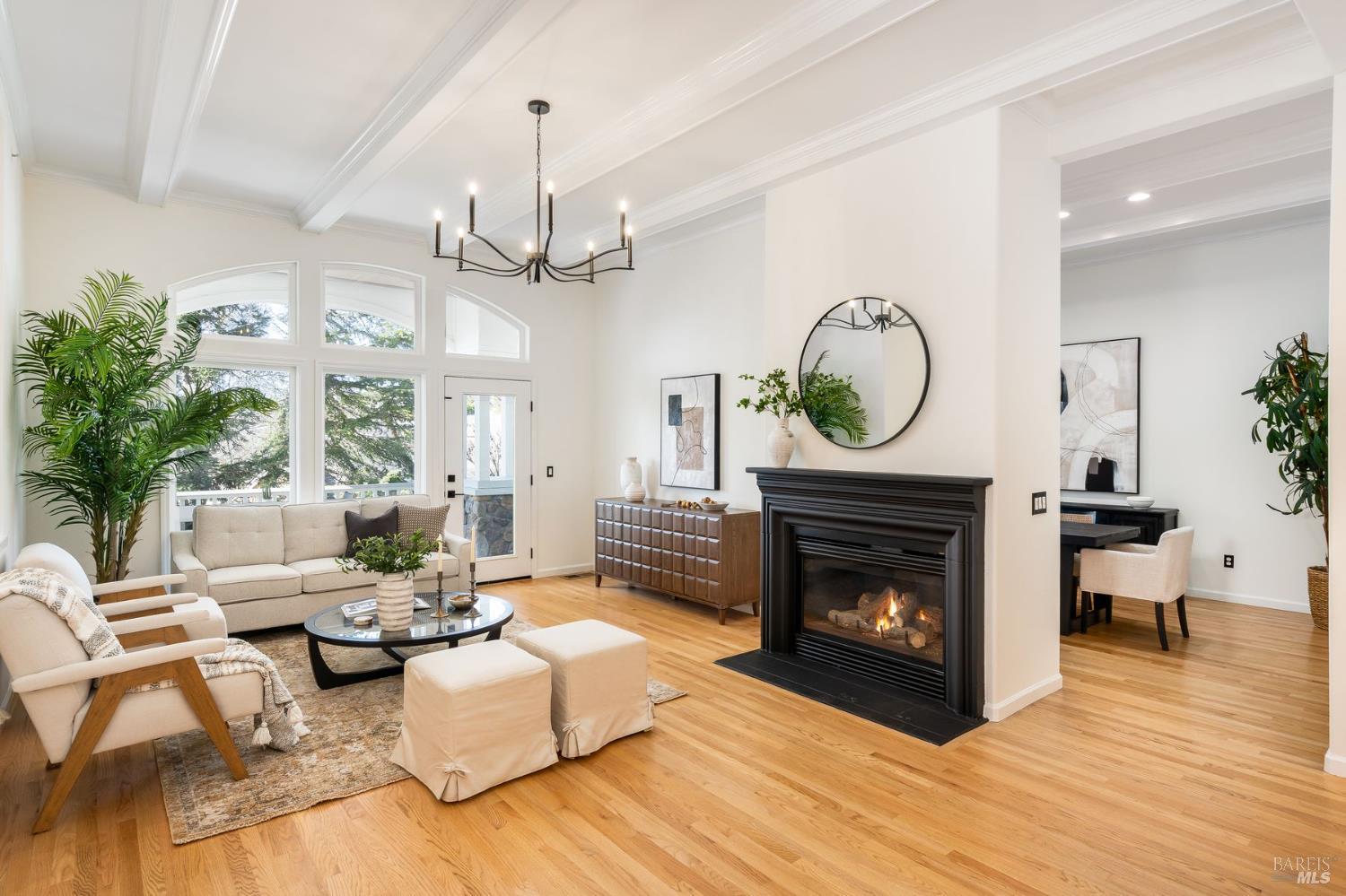 Detail Gallery Image 3 of 65 For 384 Arabian Way, Healdsburg,  CA 95448 - 4 Beds | 3/1 Baths