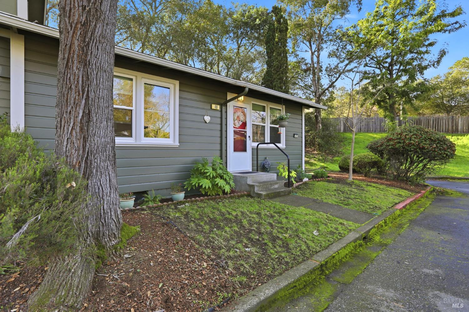 Detail Gallery Image 2 of 20 For 49 Livingston Ct, Novato,  CA 94949 - 2 Beds | 1 Baths