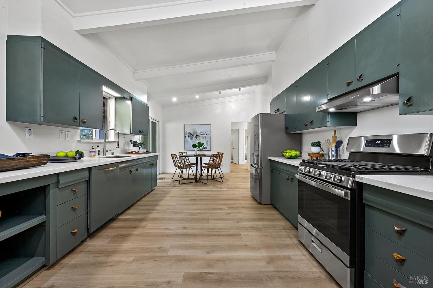 Detail Gallery Image 14 of 69 For 1417 Deer Ln, Sebastopol,  CA 95472 - 4 Beds | 2/1 Baths