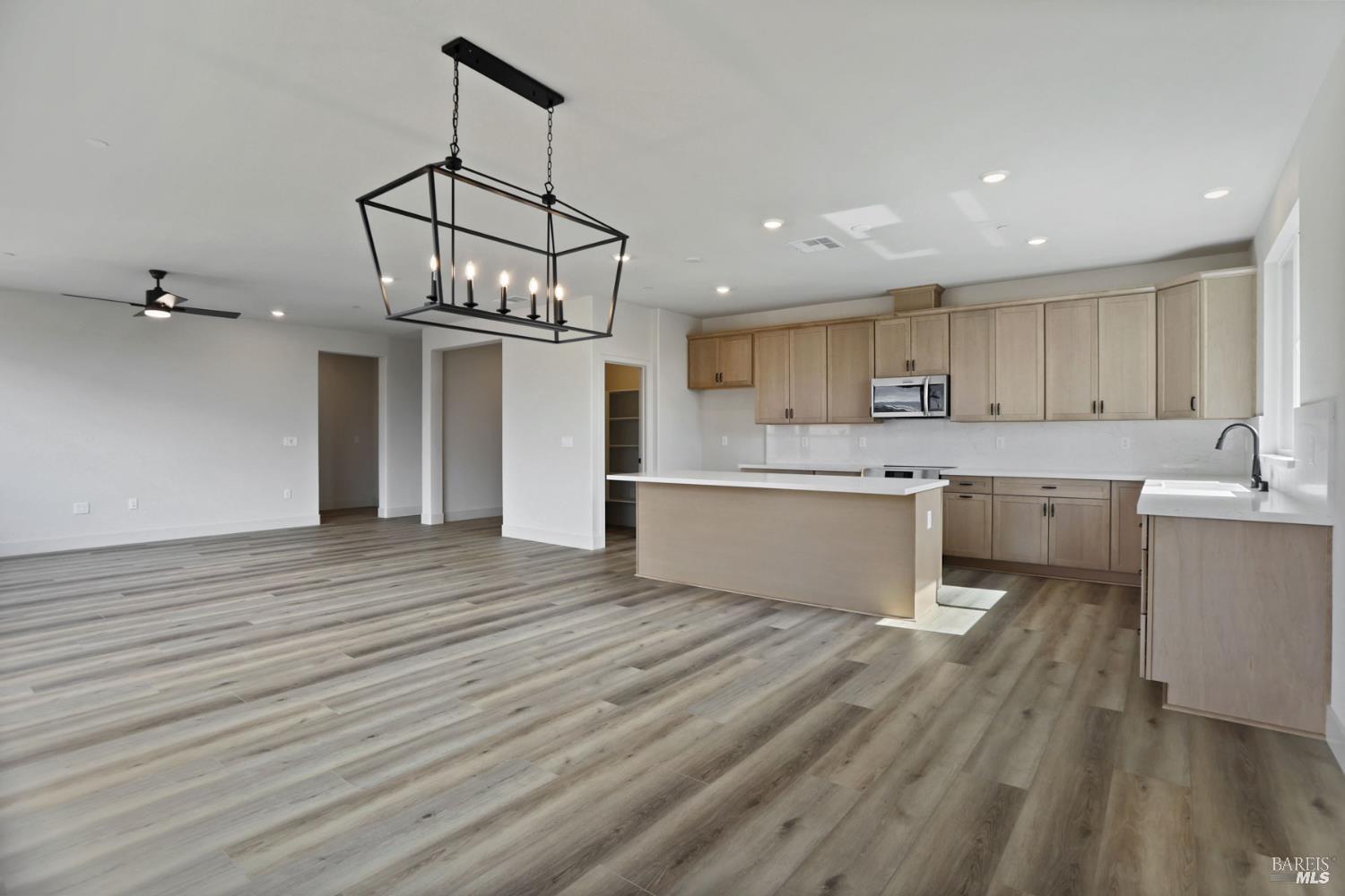 Detail Gallery Image 9 of 37 For 713 Billhook Dr, Vacaville,  CA 95687 - 4 Beds | 2/1 Baths