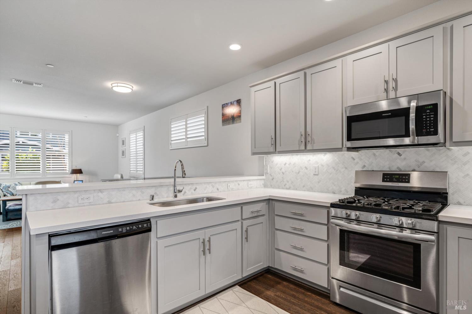 Detail Gallery Image 12 of 29 For 308 Sejong Ln, Santa Rosa,  CA 95403 - 3 Beds | 3 Baths