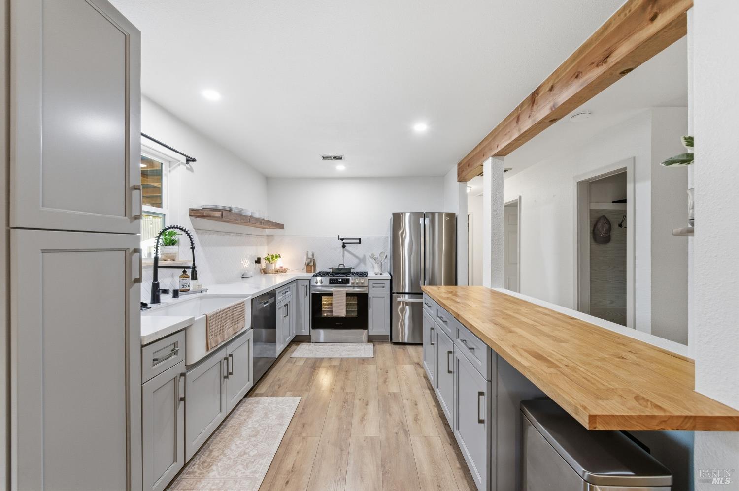 Detail Gallery Image 5 of 42 For 456 Buckeye St, Vacaville,  CA 95688 - 3 Beds | 1 Baths