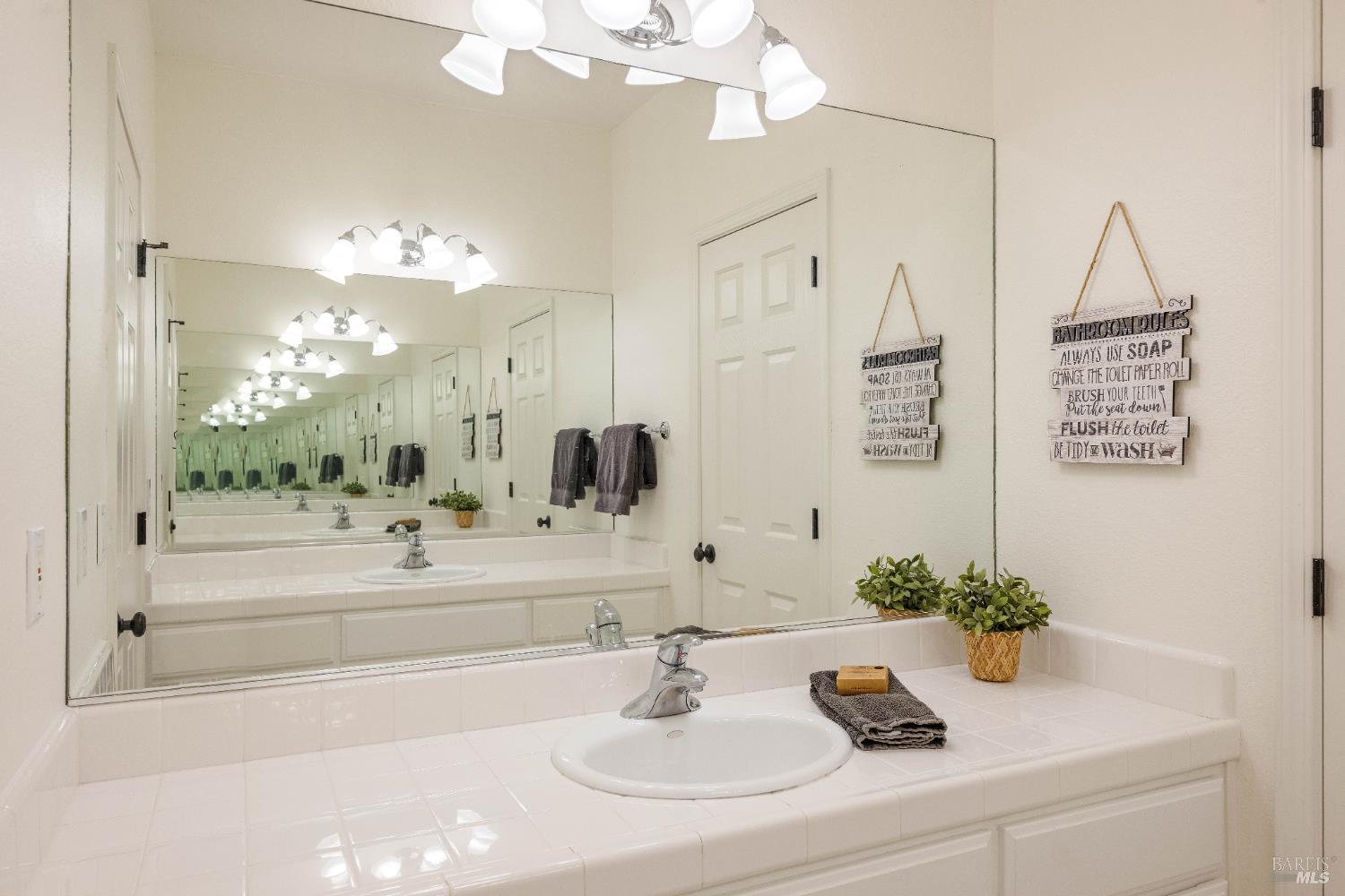 Detail Gallery Image 42 of 68 For 1238 Darling St, Napa,  CA 94558 - 5 Beds | 3/1 Baths