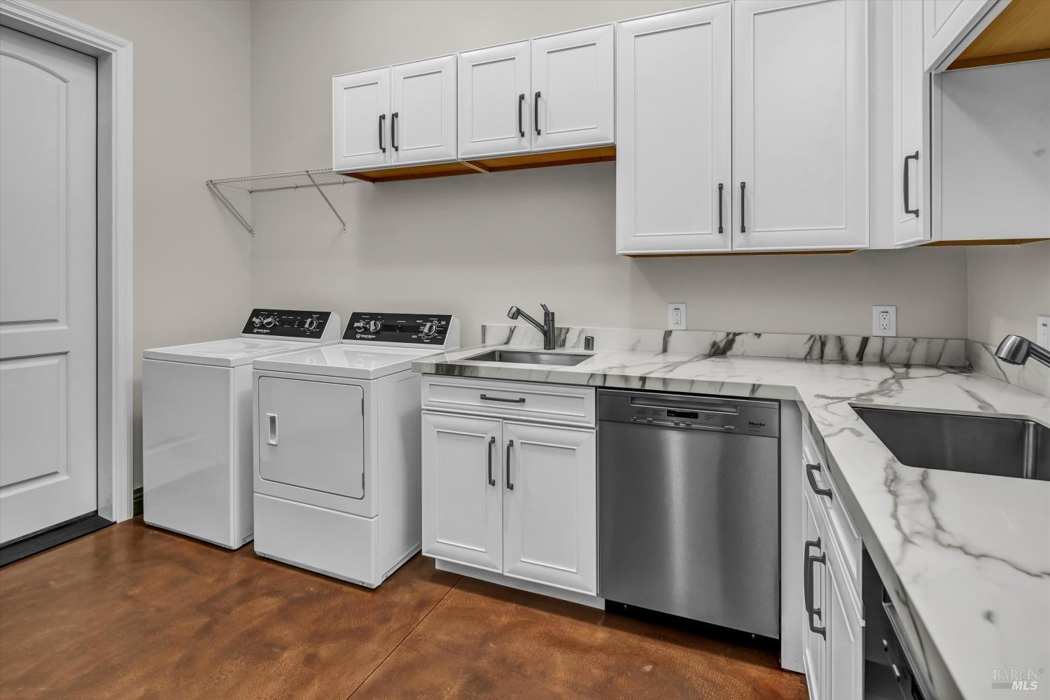 Detail Gallery Image 38 of 66 For 2144 Wedgewood Way, Santa Rosa,  CA 95404 - 5 Beds | 5/2 Baths