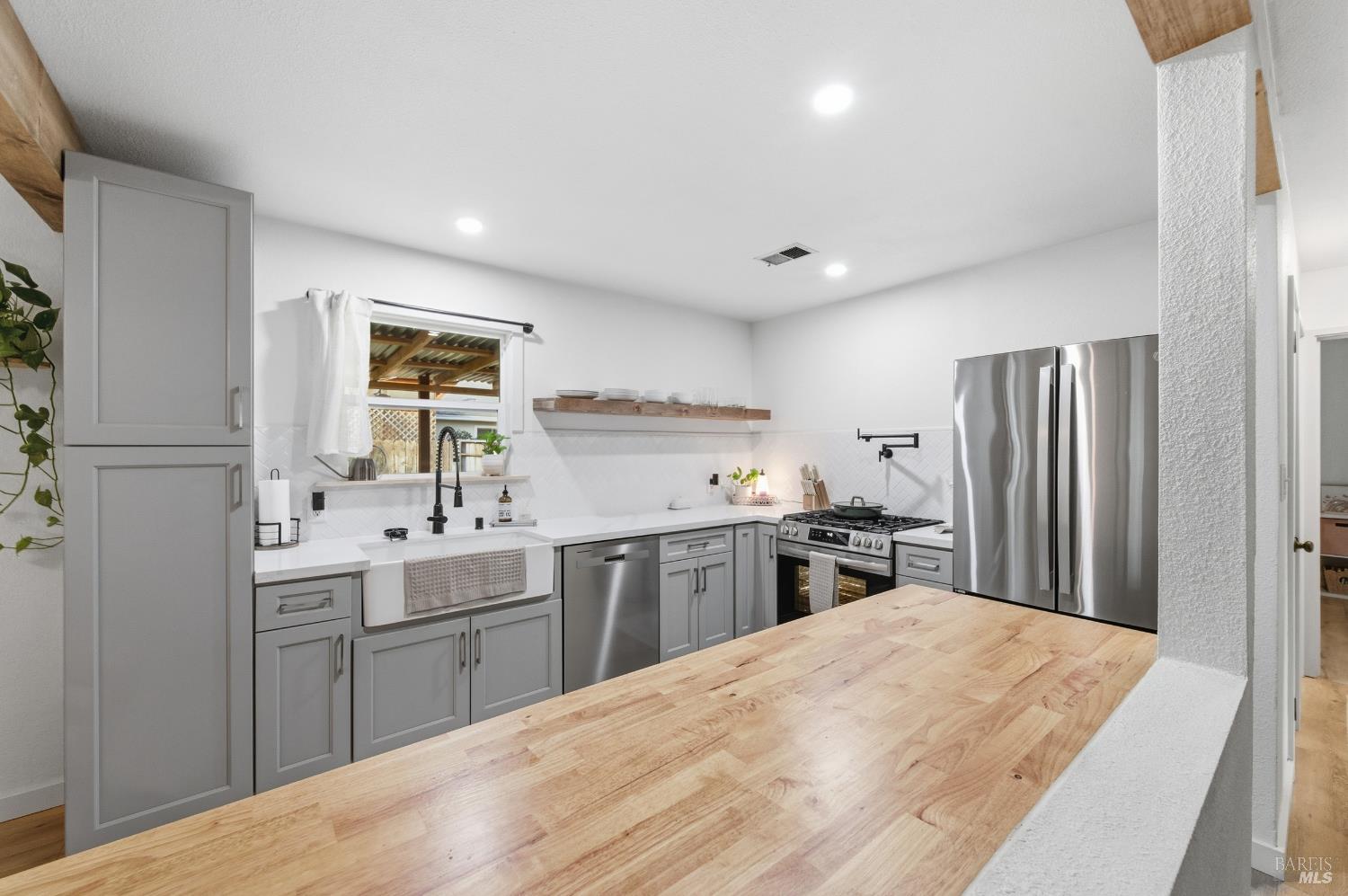 Detail Gallery Image 9 of 42 For 456 Buckeye St, Vacaville,  CA 95688 - 3 Beds | 1 Baths