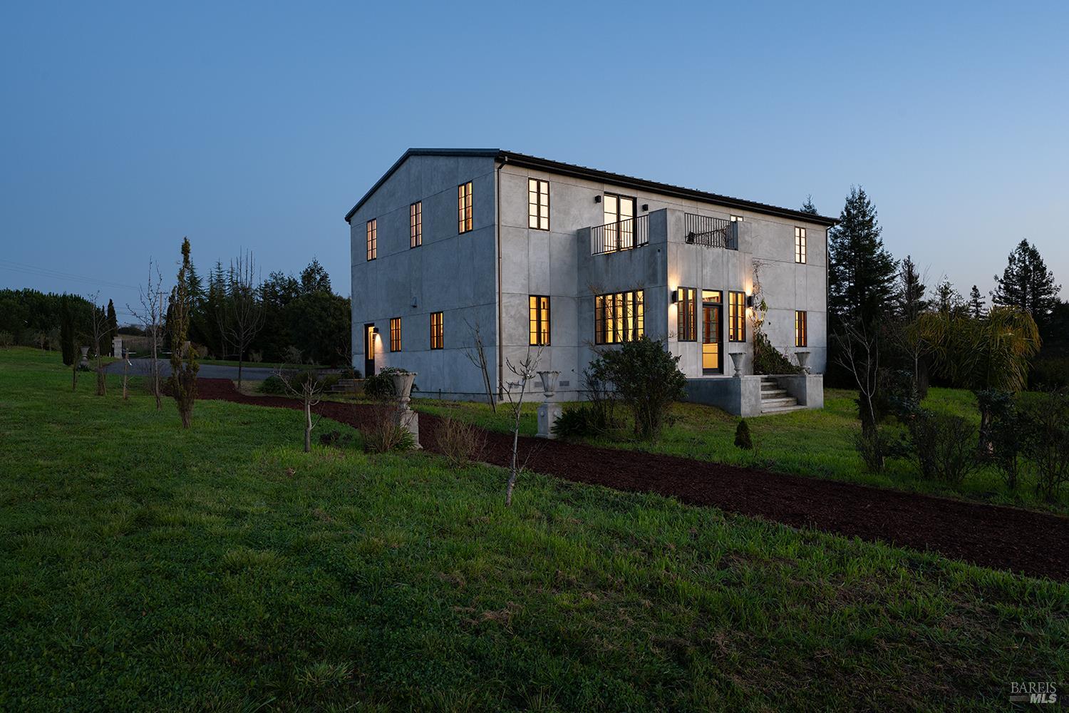 Detail Gallery Image 3 of 75 For 5300 Gravenstein Hwy, Sebastopol,  CA 95472 - 5 Beds | 6/1 Baths