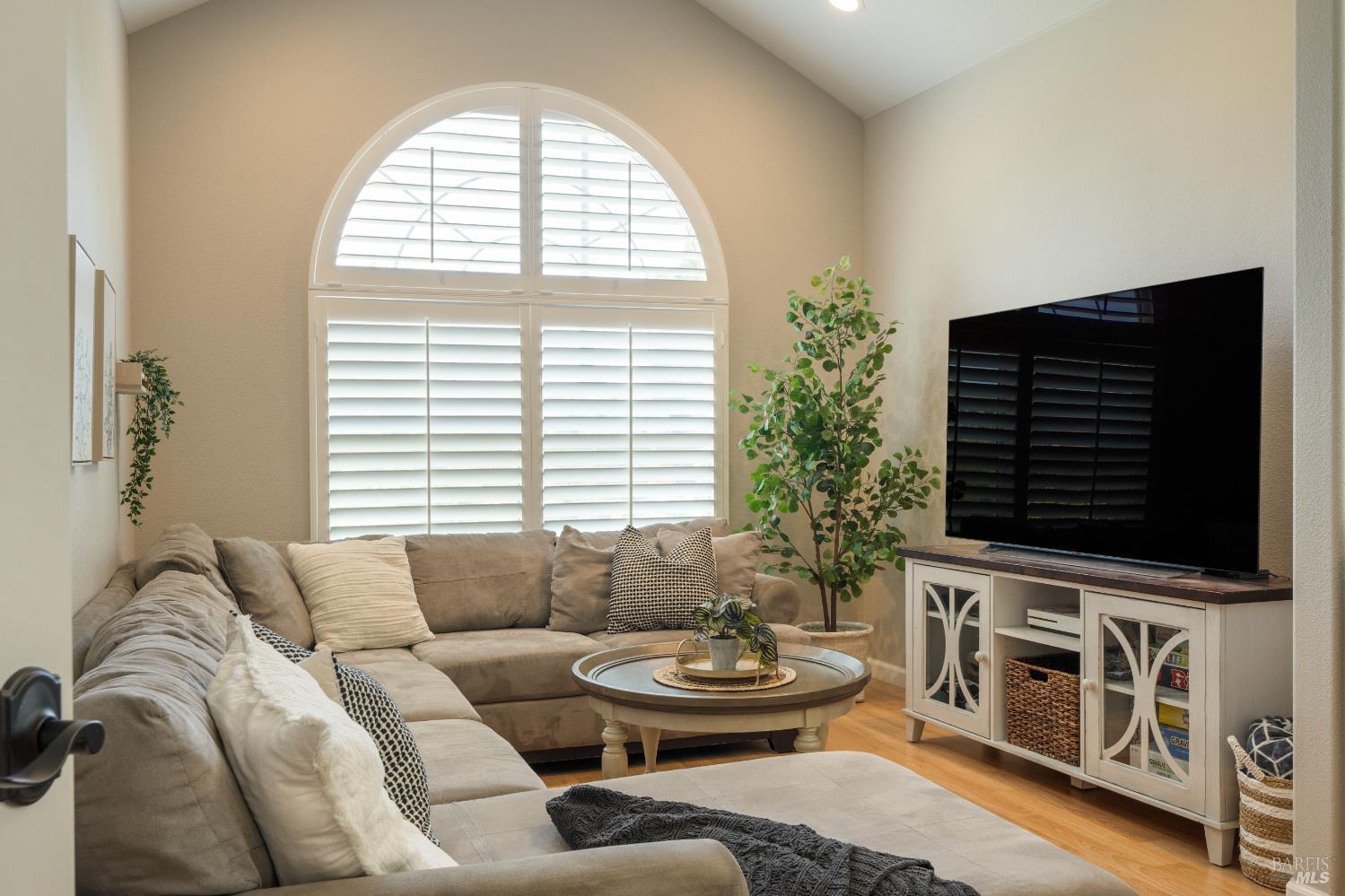 Detail Gallery Image 12 of 68 For 1238 Darling St, Napa,  CA 94558 - 5 Beds | 3/1 Baths