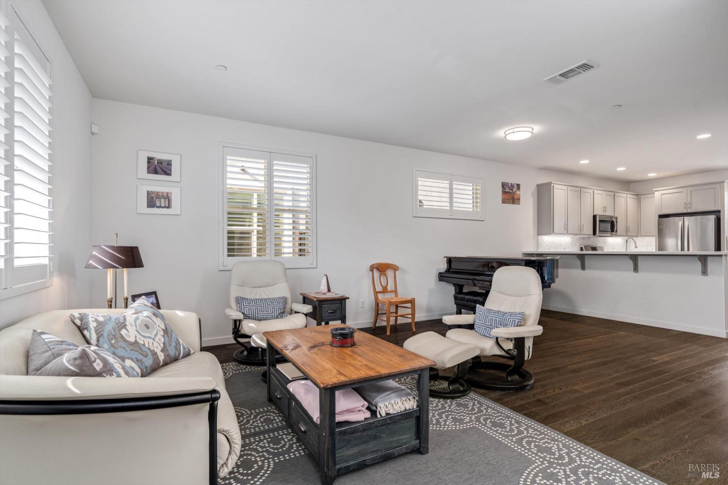 Detail Gallery Image 5 of 29 For 308 Sejong Ln, Santa Rosa,  CA 95403 - 3 Beds | 3 Baths