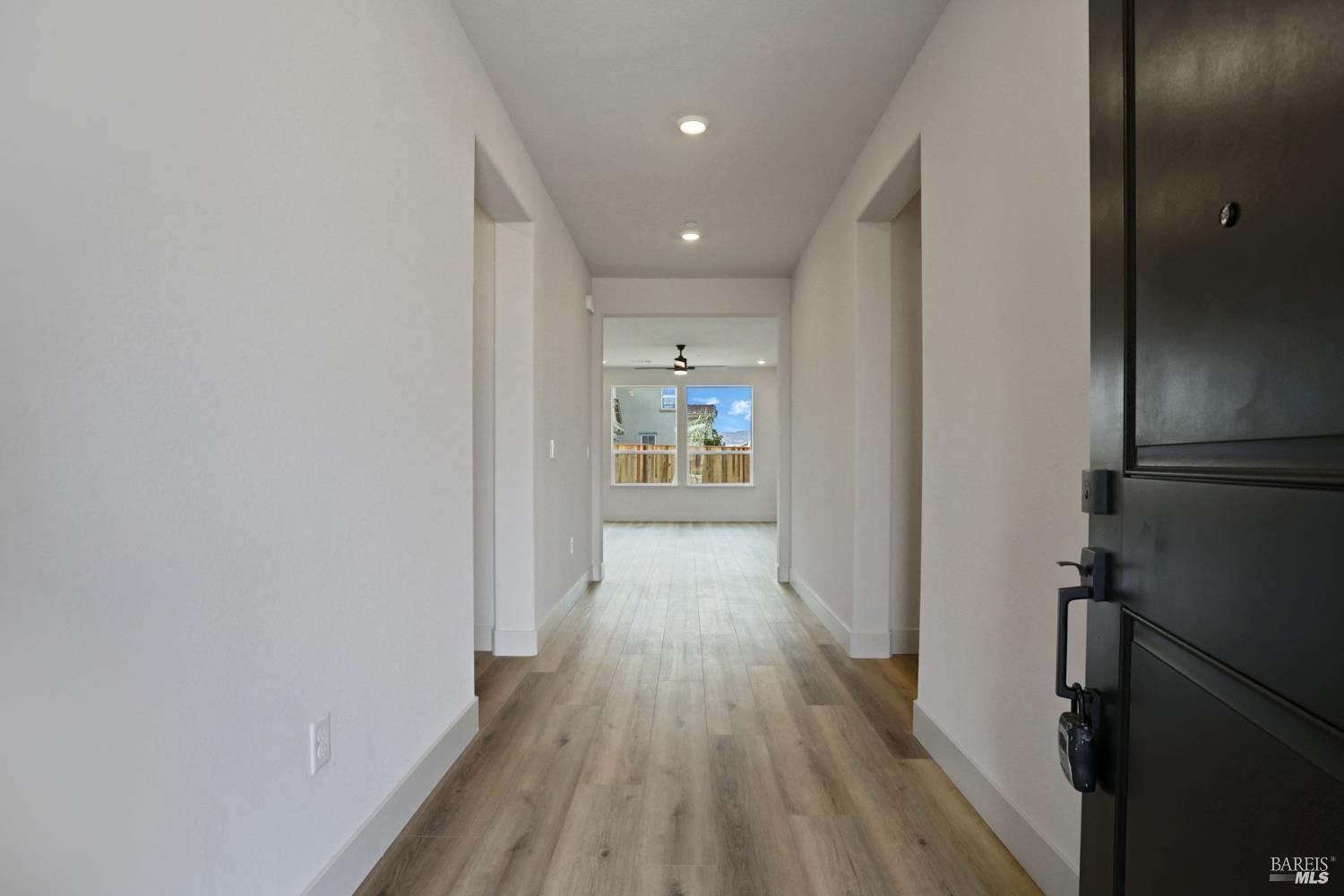 Detail Gallery Image 3 of 37 For 713 Billhook Dr, Vacaville,  CA 95687 - 4 Beds | 2/1 Baths