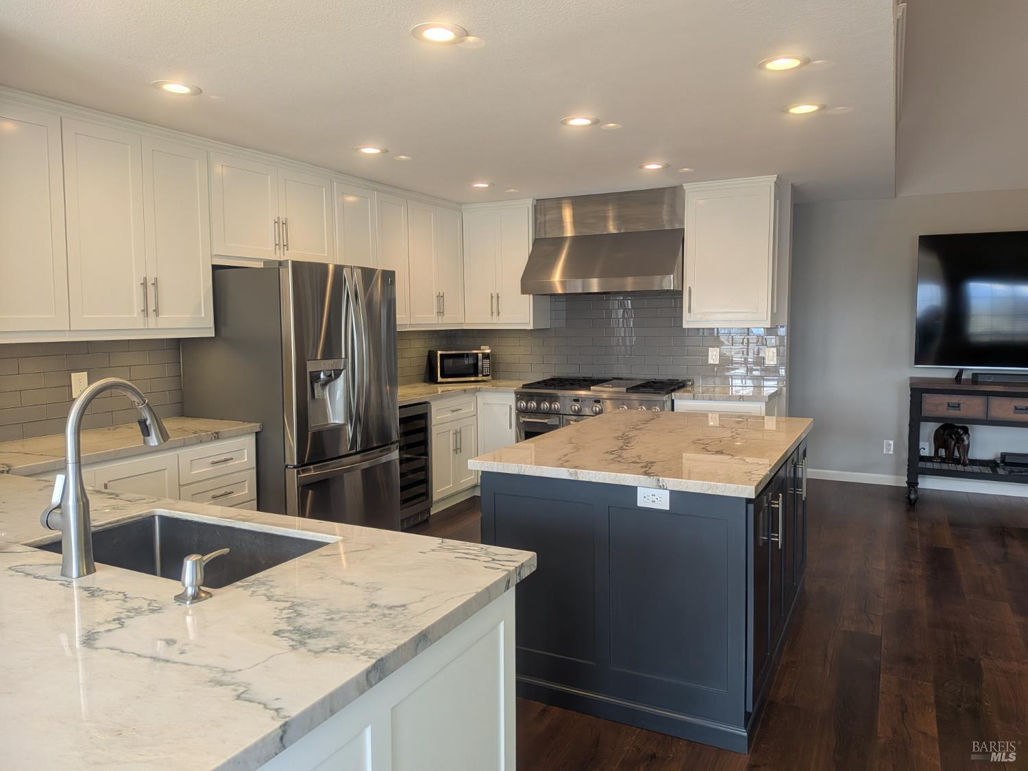 Detail Gallery Image 10 of 35 For 1104 Calistoga Rd, Santa Rosa,  CA 95409 - 3 Beds | 3 Baths