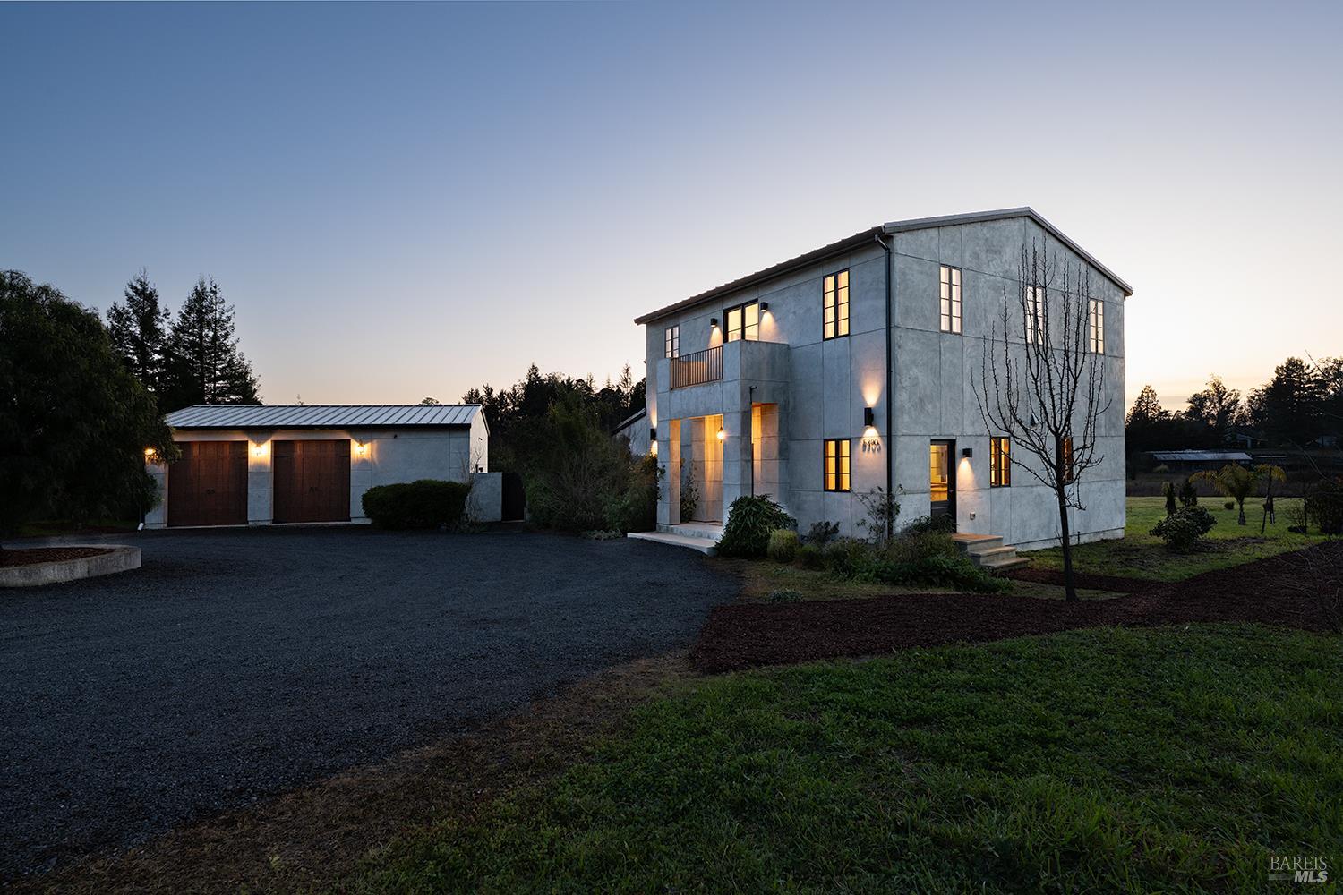 Detail Gallery Image 2 of 75 For 5300 Gravenstein Hwy, Sebastopol,  CA 95472 - 5 Beds | 6/1 Baths