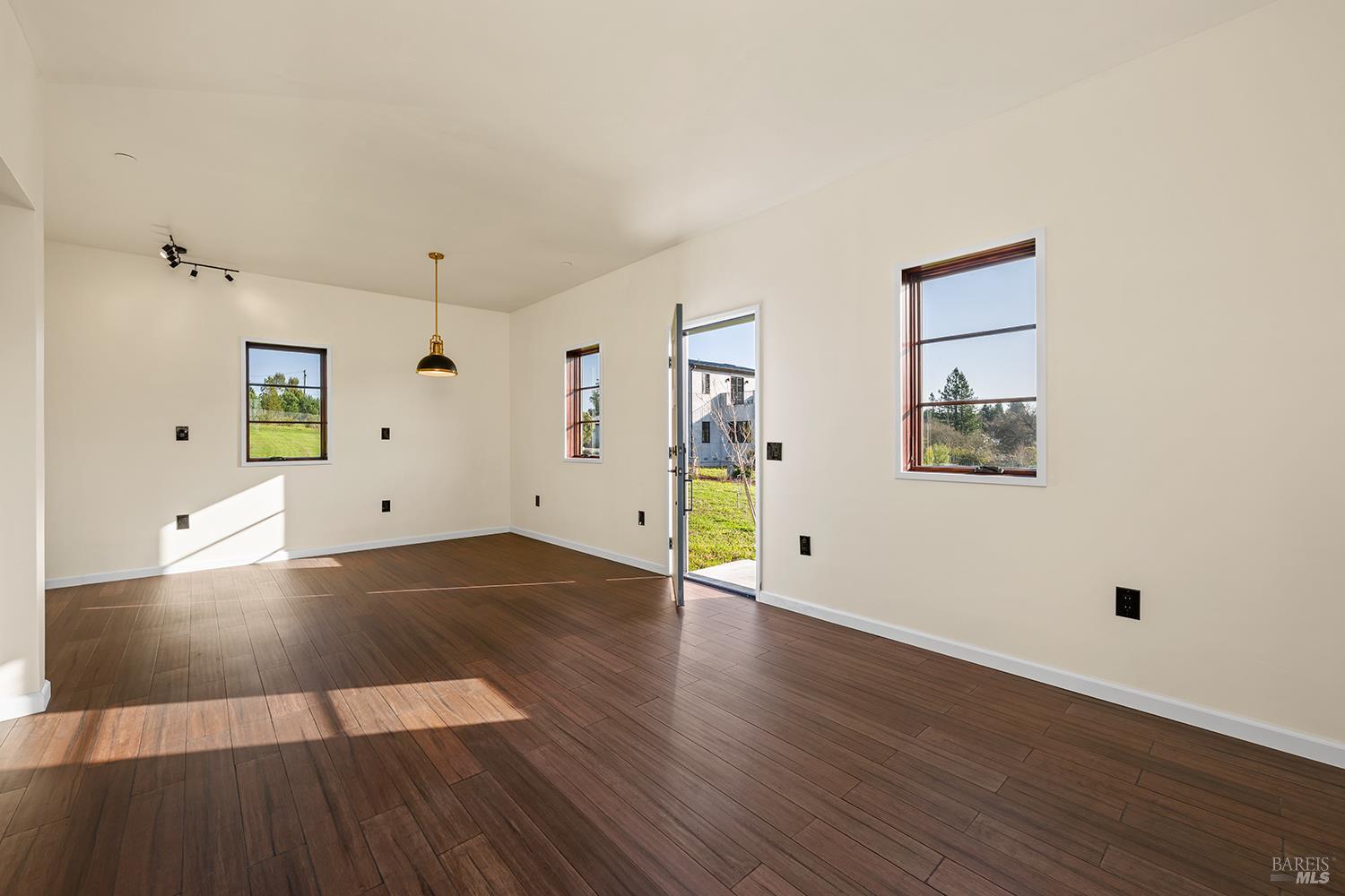 Detail Gallery Image 64 of 75 For 5300 Gravenstein Hwy, Sebastopol,  CA 95472 - 5 Beds | 6/1 Baths