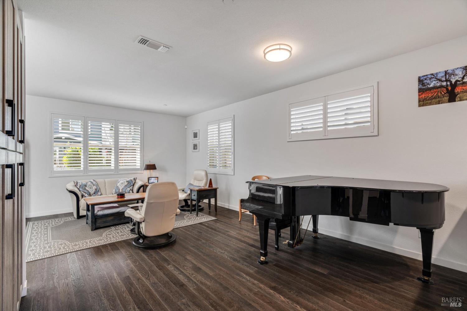 Detail Gallery Image 8 of 29 For 308 Sejong Ln, Santa Rosa,  CA 95403 - 3 Beds | 3 Baths