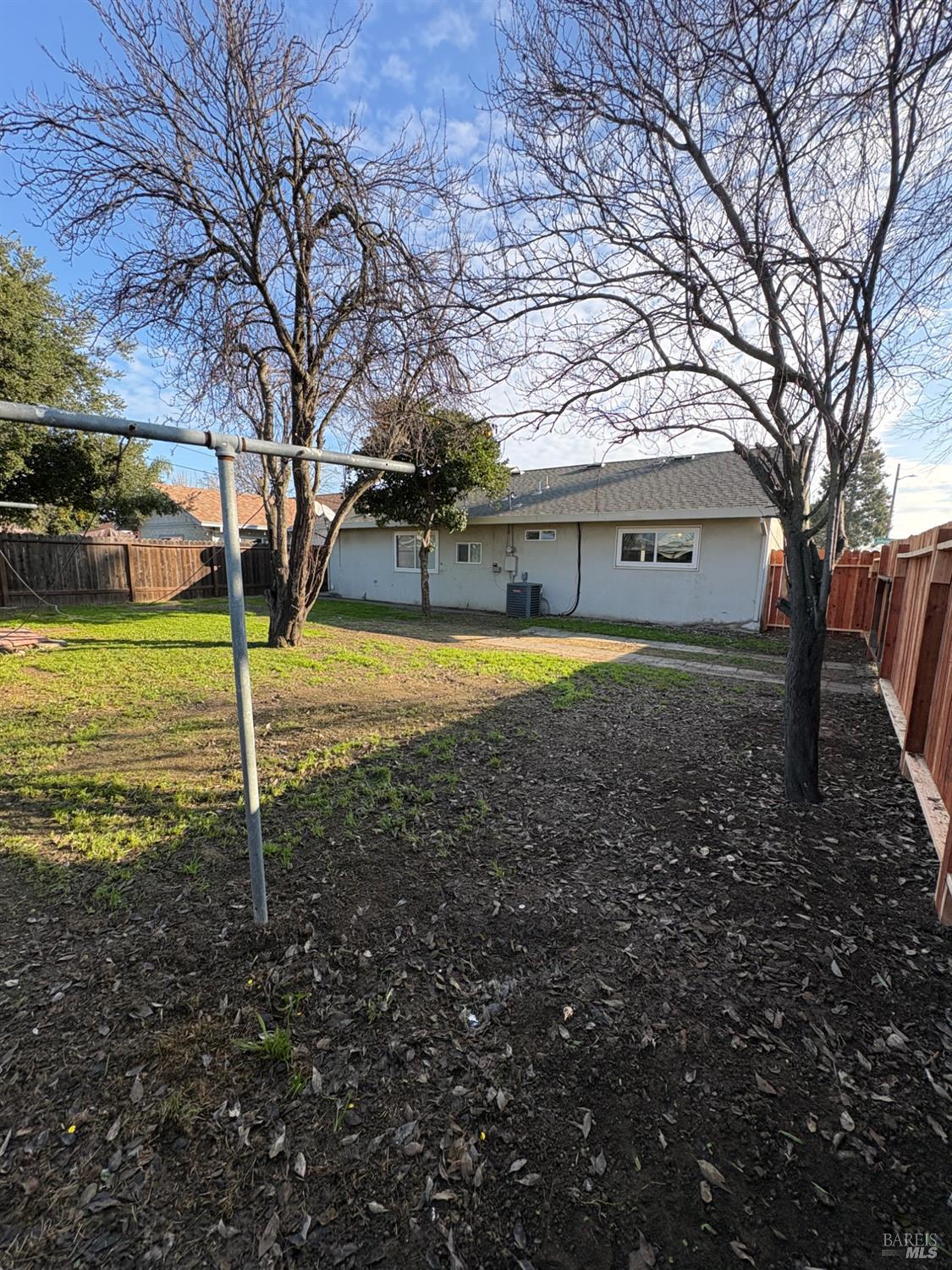 Detail Gallery Image 9 of 10 For 901 Johnson St, Fairfield,  CA 94533 - 3 Beds | 1 Baths