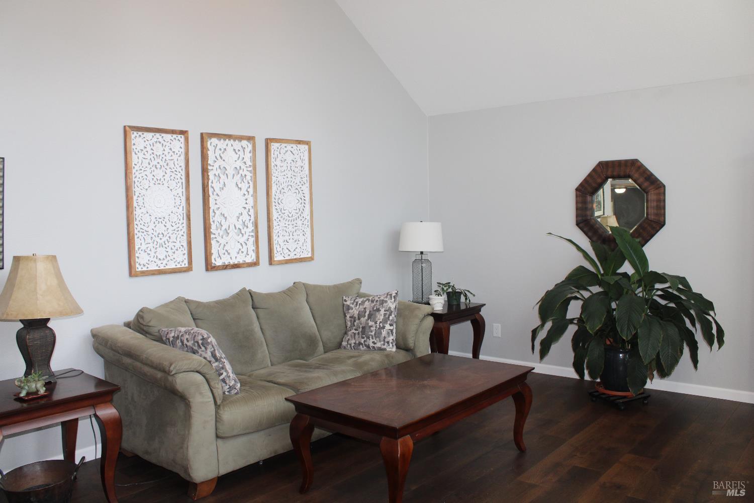 Detail Gallery Image 6 of 35 For 1104 Calistoga Rd, Santa Rosa,  CA 95409 - 3 Beds | 3 Baths