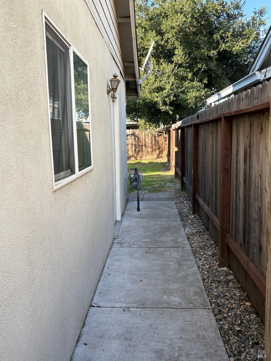 Detail Gallery Image 8 of 10 For 901 Johnson St, Fairfield,  CA 94533 - 3 Beds | 1 Baths