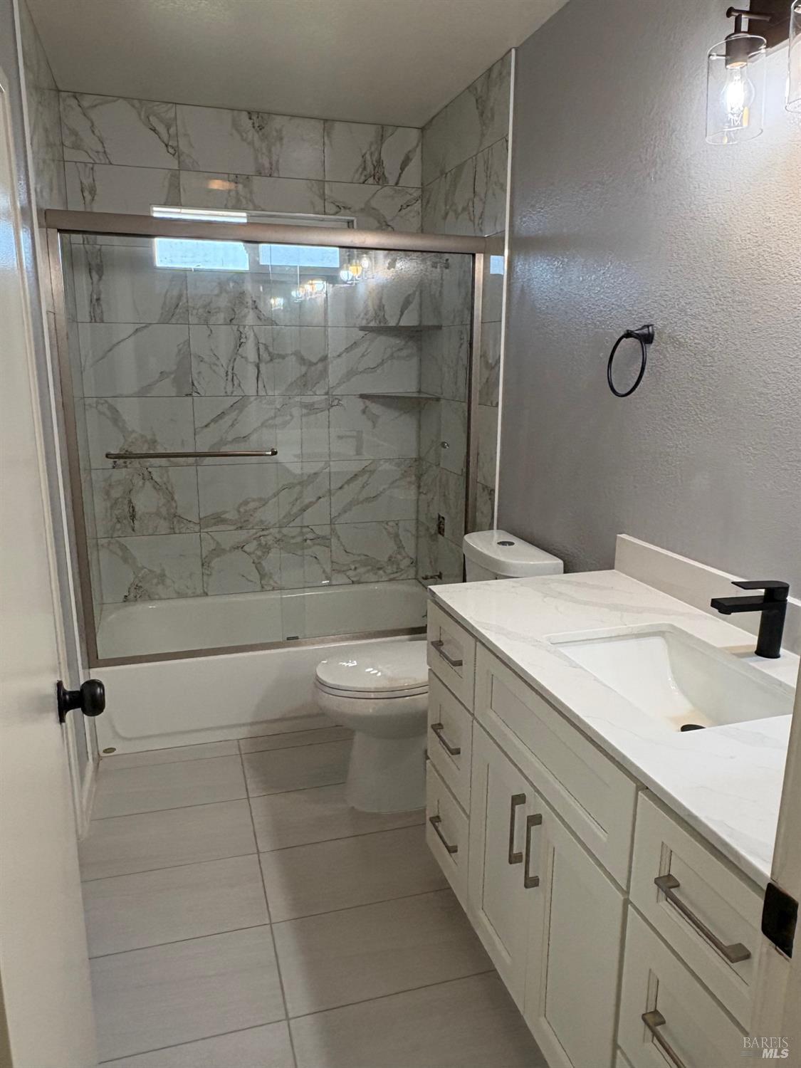 Detail Gallery Image 3 of 10 For 901 Johnson St, Fairfield,  CA 94533 - 3 Beds | 1 Baths