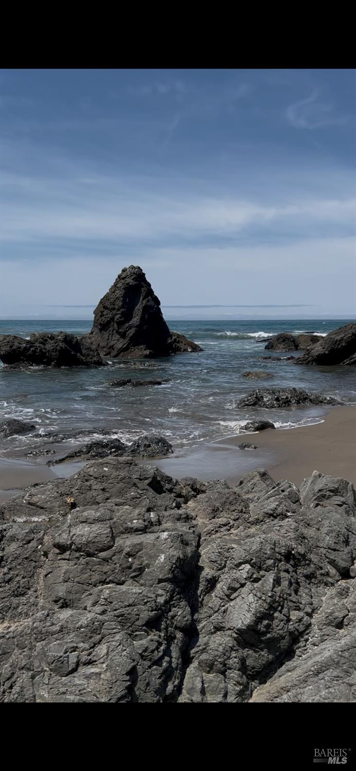 Detail Gallery Image 41 of 43 For 14920 Mallo Pass Dr, Irish Beach,  CA 95459 - 2 Beds | 2 Baths