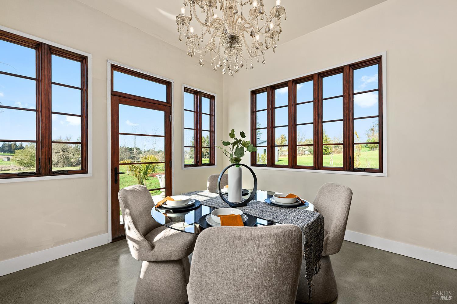 Detail Gallery Image 26 of 75 For 5300 Gravenstein Hwy, Sebastopol,  CA 95472 - 5 Beds | 6/1 Baths