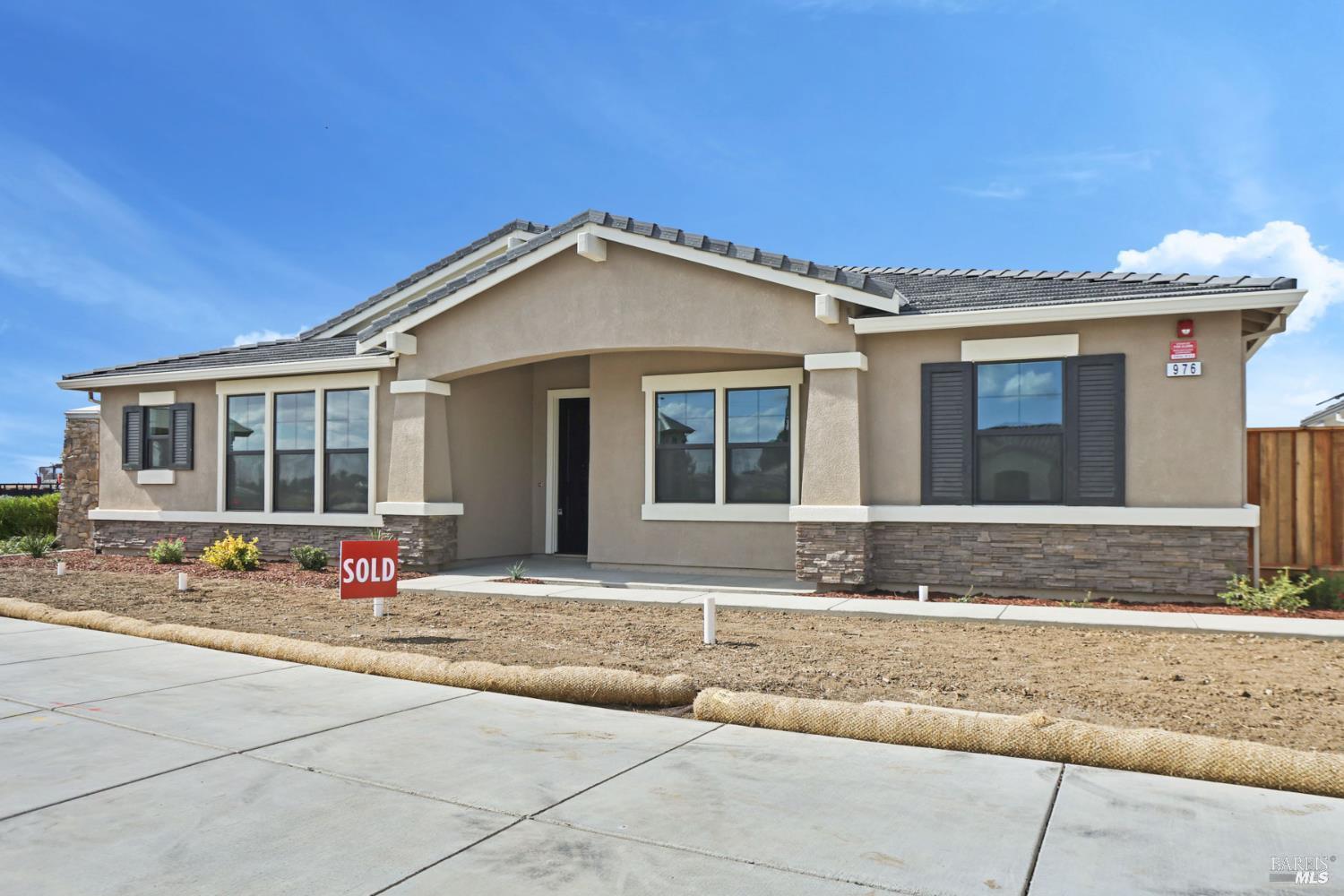 Detail Gallery Image 2 of 37 For 713 Billhook Dr, Vacaville,  CA 95687 - 4 Beds | 2/1 Baths