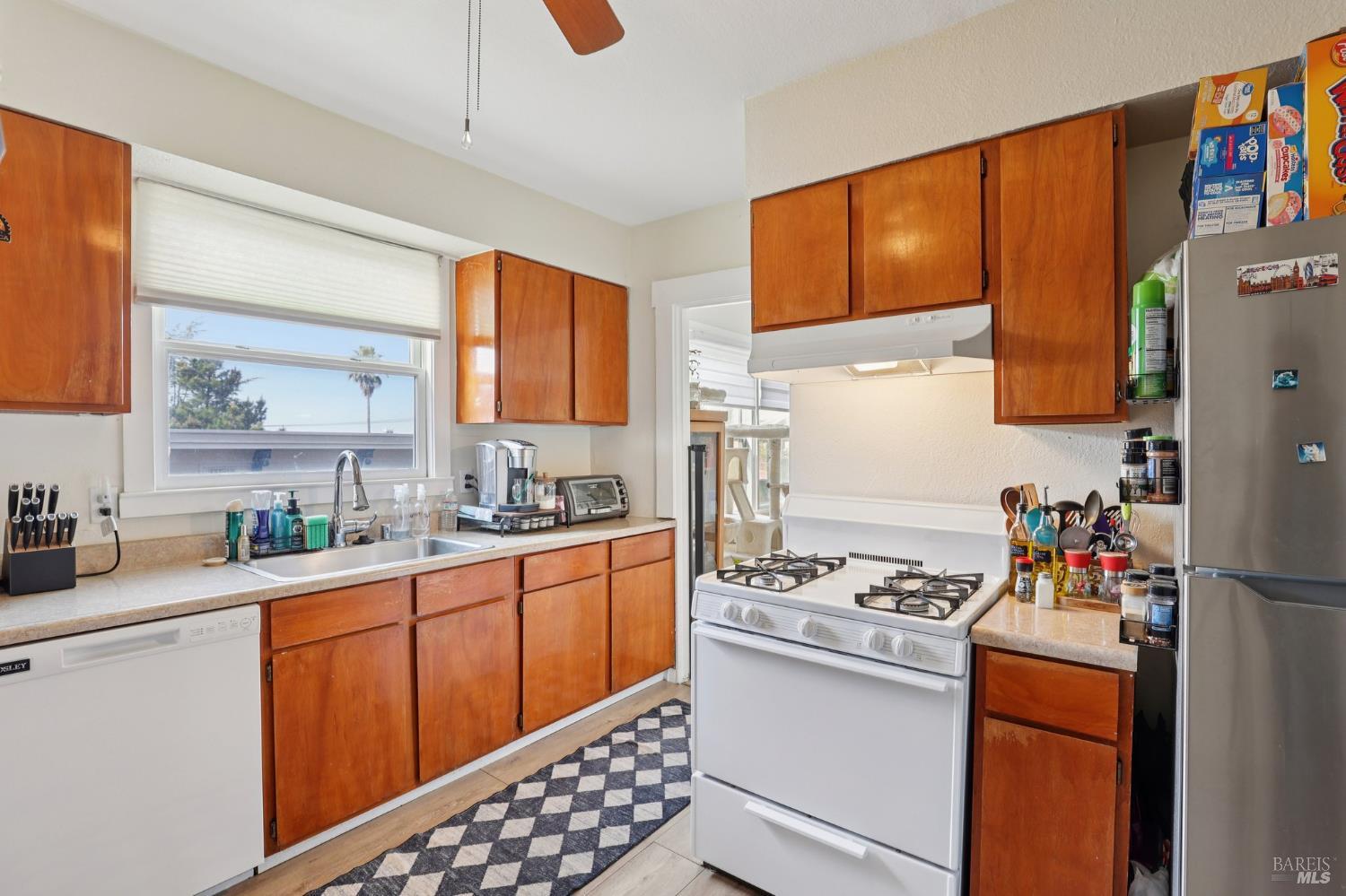 Detail Gallery Image 11 of 28 For 703 Capitol St, Vallejo,  CA 94590 - 2 Beds | 1 Baths