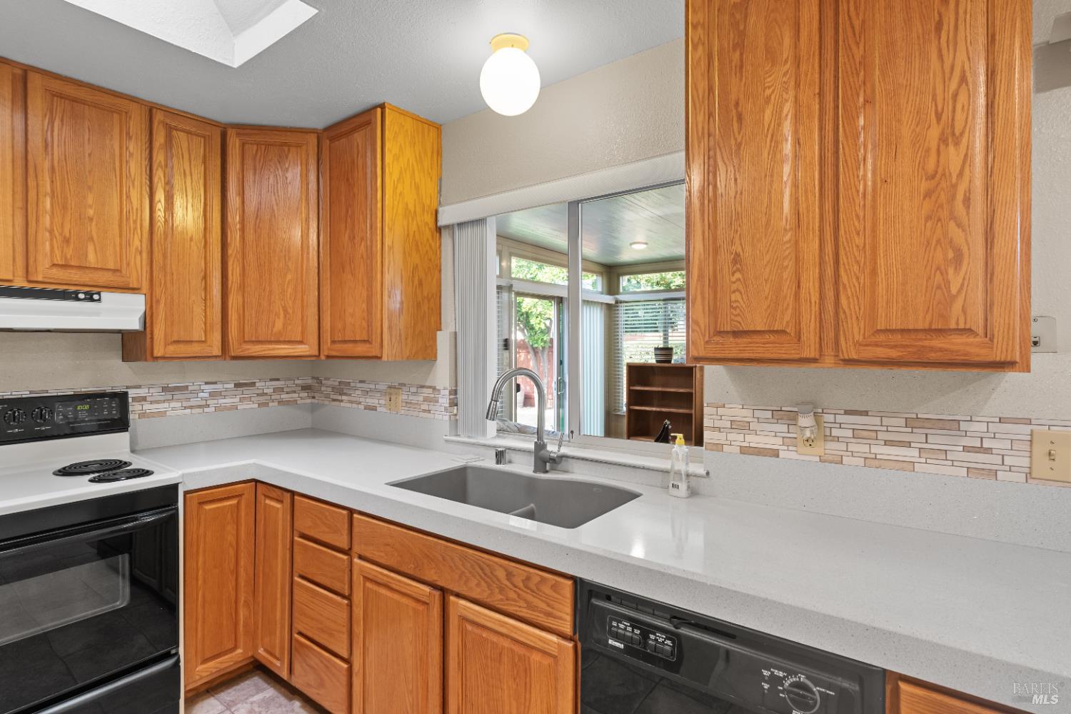 Detail Gallery Image 30 of 47 For 616 Emperor Dr, Suisun City,  CA 94585 - 3 Beds | 1 Baths