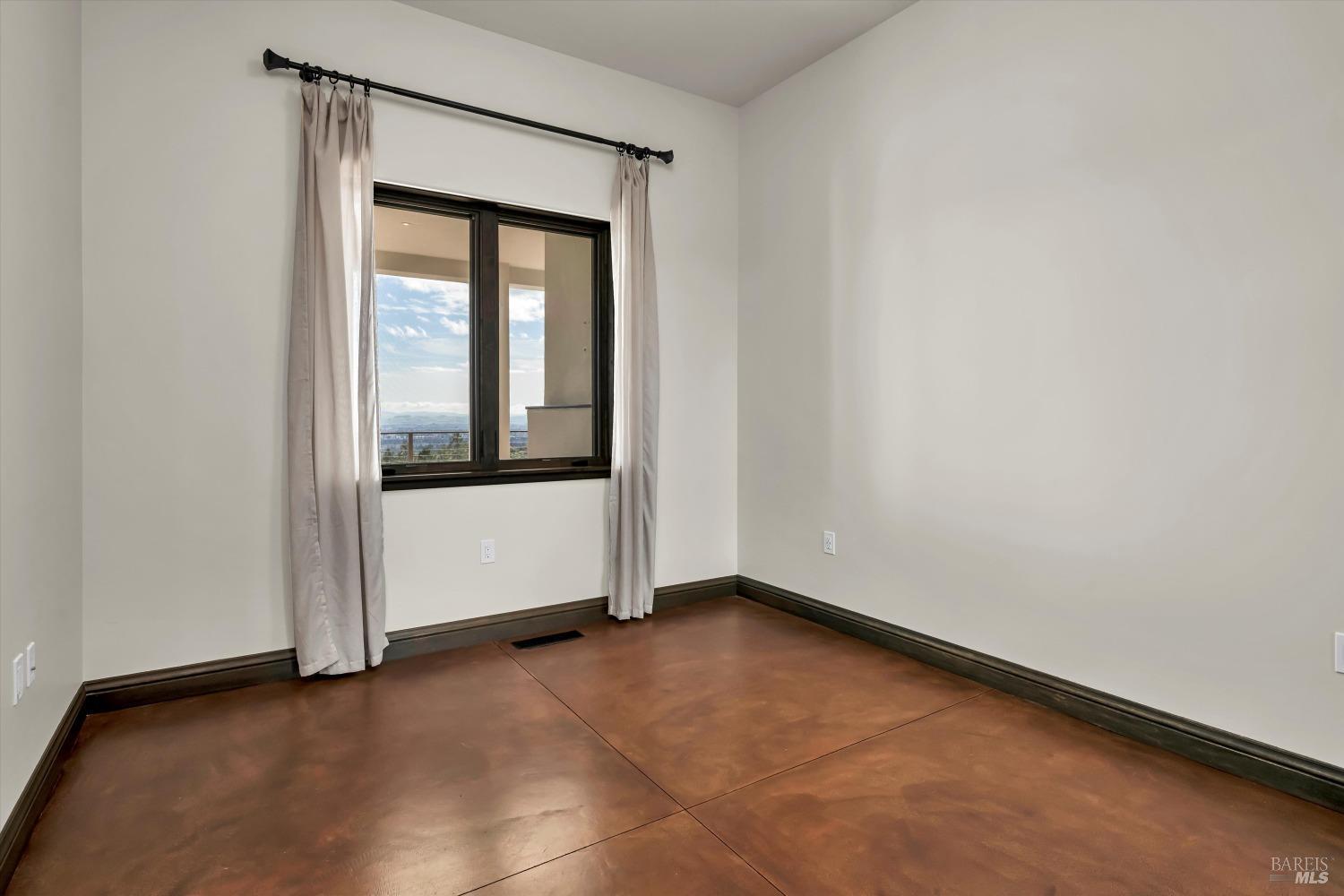 Detail Gallery Image 39 of 66 For 2144 Wedgewood Way, Santa Rosa,  CA 95404 - 5 Beds | 5/2 Baths