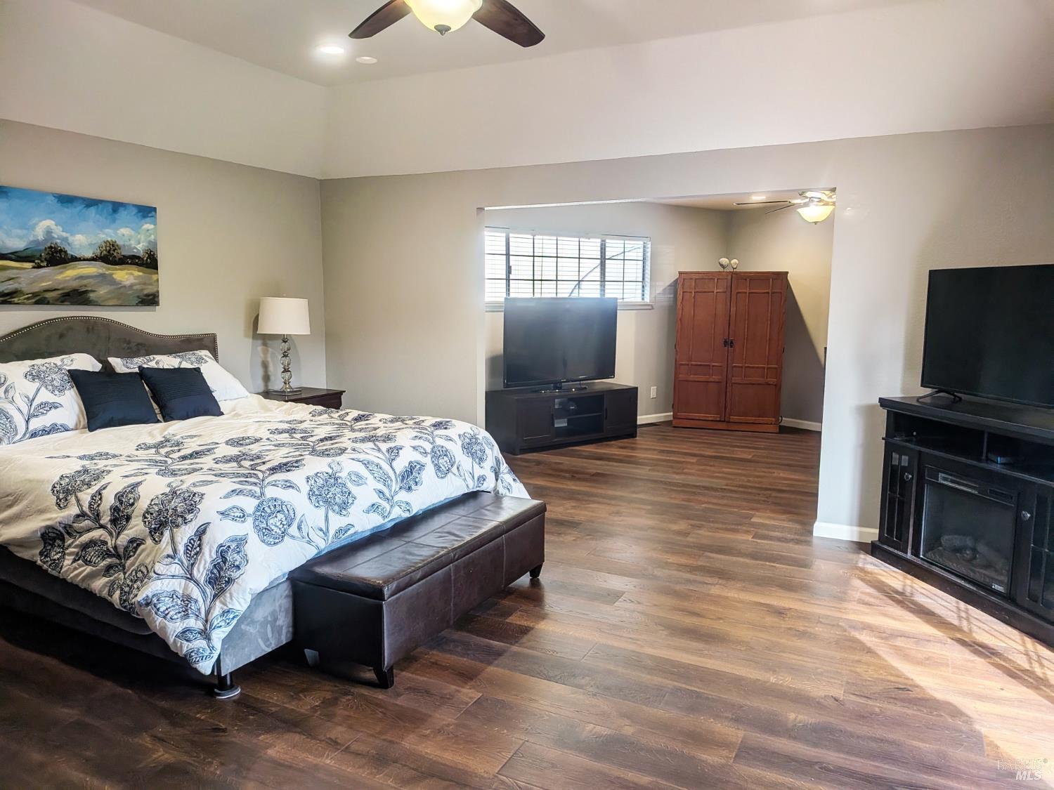 Detail Gallery Image 13 of 35 For 1104 Calistoga Rd, Santa Rosa,  CA 95409 - 3 Beds | 3 Baths