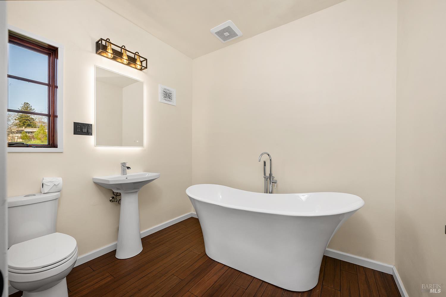 Detail Gallery Image 66 of 75 For 5300 Gravenstein Hwy, Sebastopol,  CA 95472 - 5 Beds | 6/1 Baths