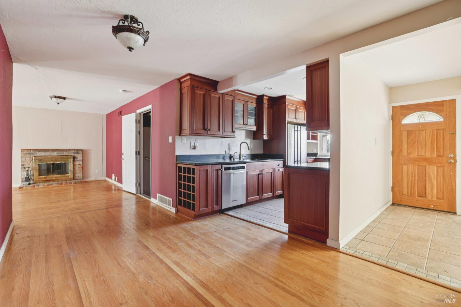 Detail Gallery Image 5 of 24 For 1023 Avondale Ln, Hayward,  CA 94545 - 3 Beds | 2 Baths