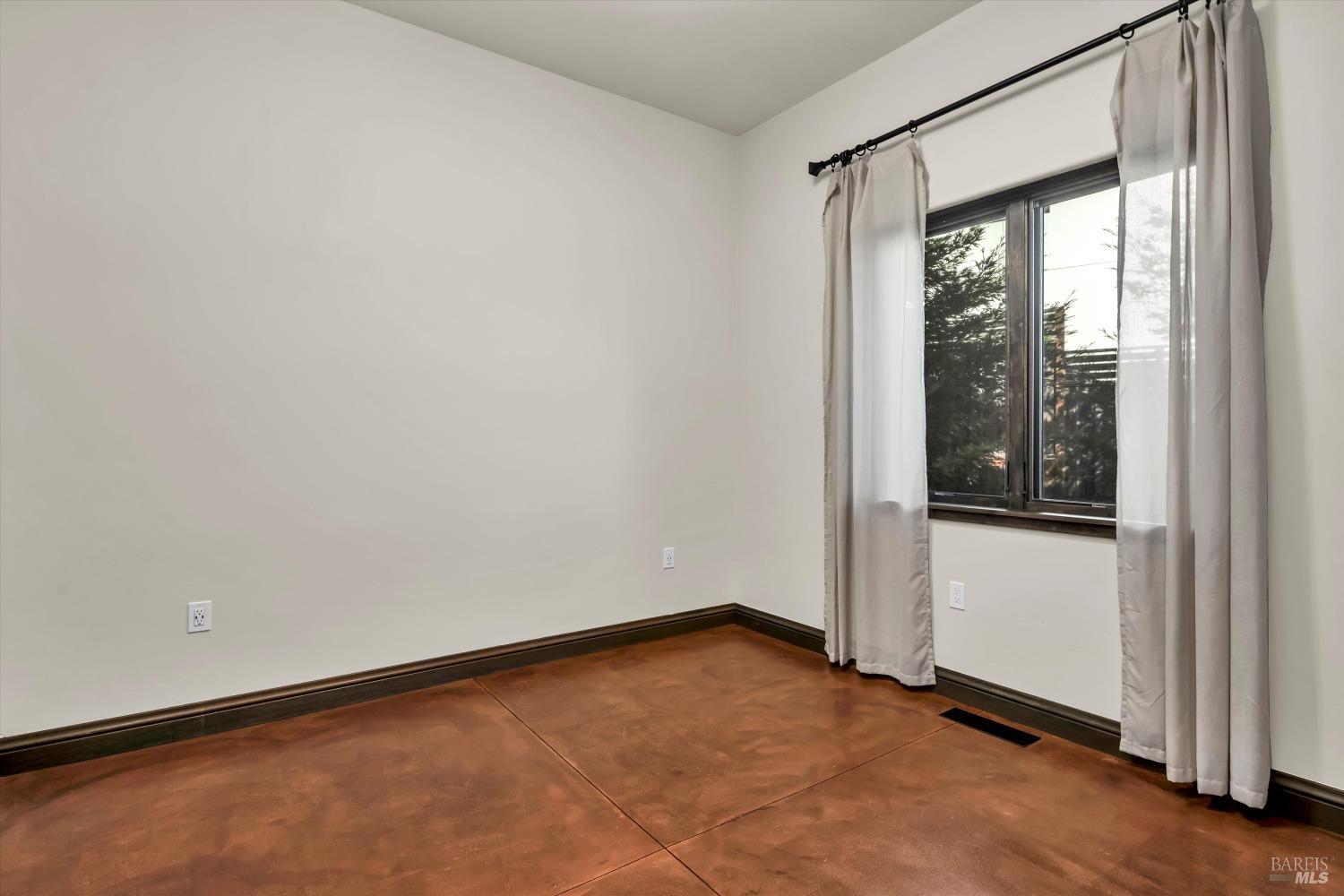 Detail Gallery Image 41 of 66 For 2144 Wedgewood Way, Santa Rosa,  CA 95404 - 5 Beds | 5/2 Baths