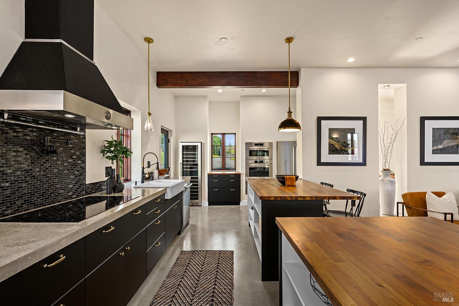 Detail Gallery Image 19 of 75 For 5300 Gravenstein Hwy, Sebastopol,  CA 95472 - 5 Beds | 6/1 Baths