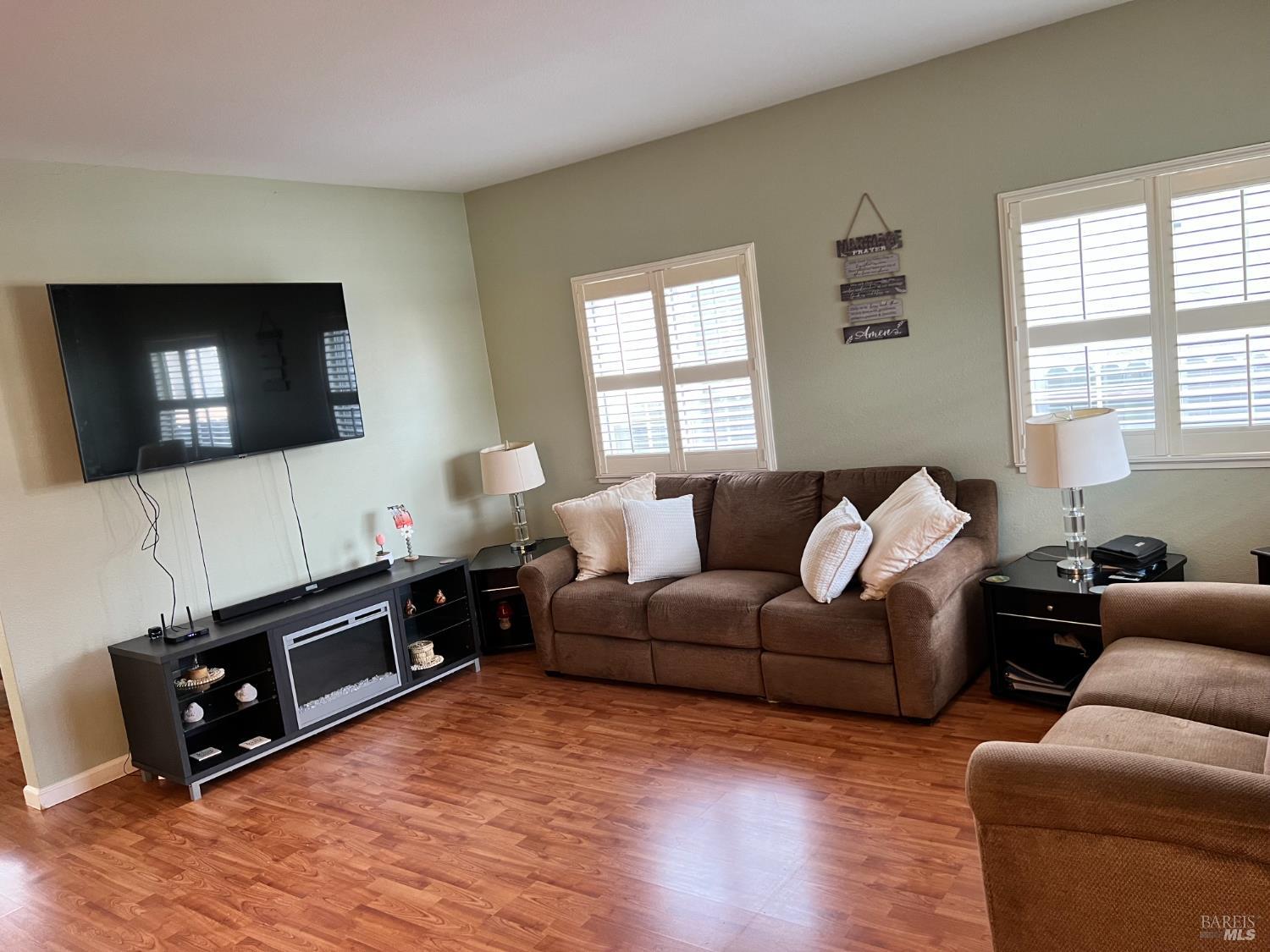 Detail Gallery Image 2 of 23 For 1130 Silk Oak Dr, Suisun City,  CA 94585 - 3 Beds | 2/1 Baths