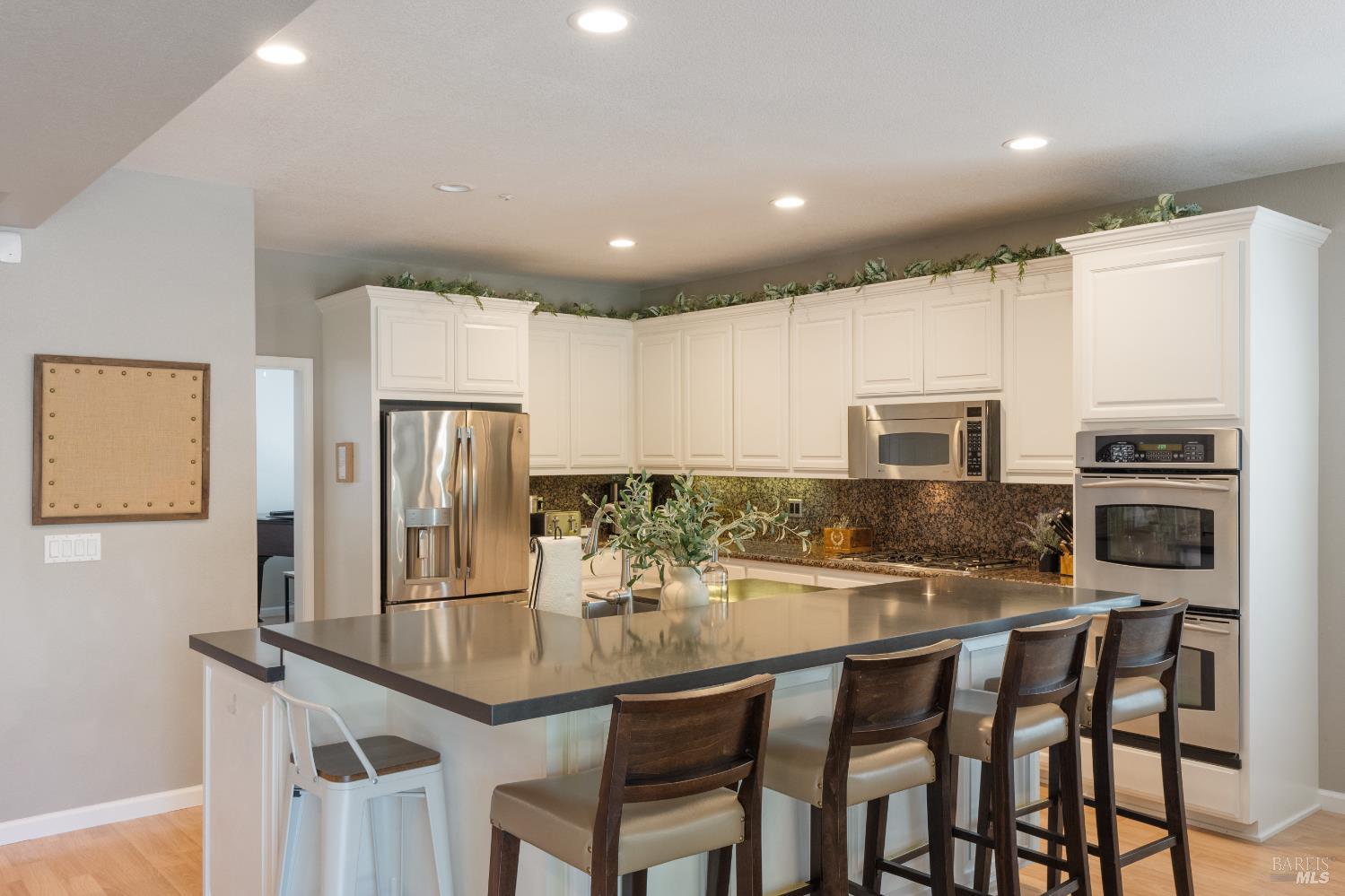 Detail Gallery Image 16 of 68 For 1238 Darling St, Napa,  CA 94558 - 5 Beds | 3/1 Baths