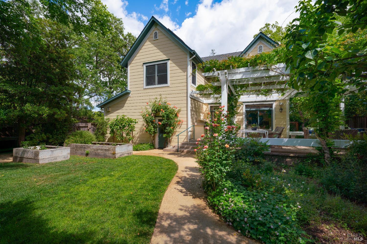 Detail Gallery Image 43 of 47 For 1330 Pine St, Saint Helena,  CA 94574 - 4 Beds | 3/1 Baths