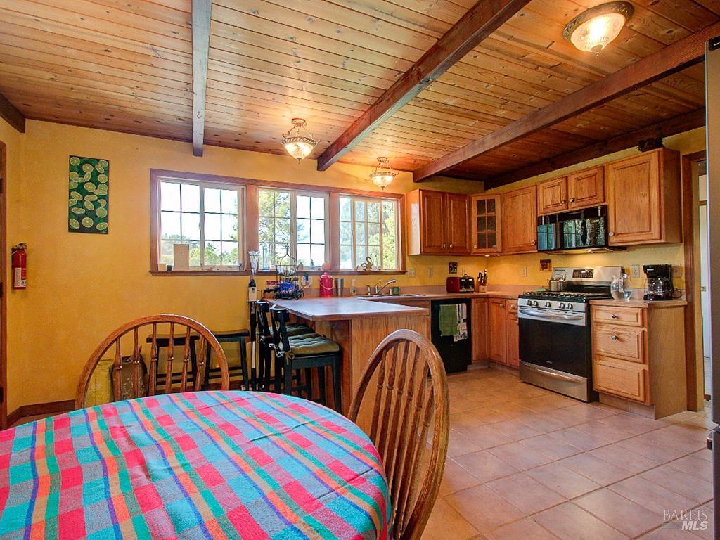 Detail Gallery Image 6 of 72 For 17750 Barbizon Ln, Fort Bragg,  CA 95437 - 3 Beds | 2 Baths